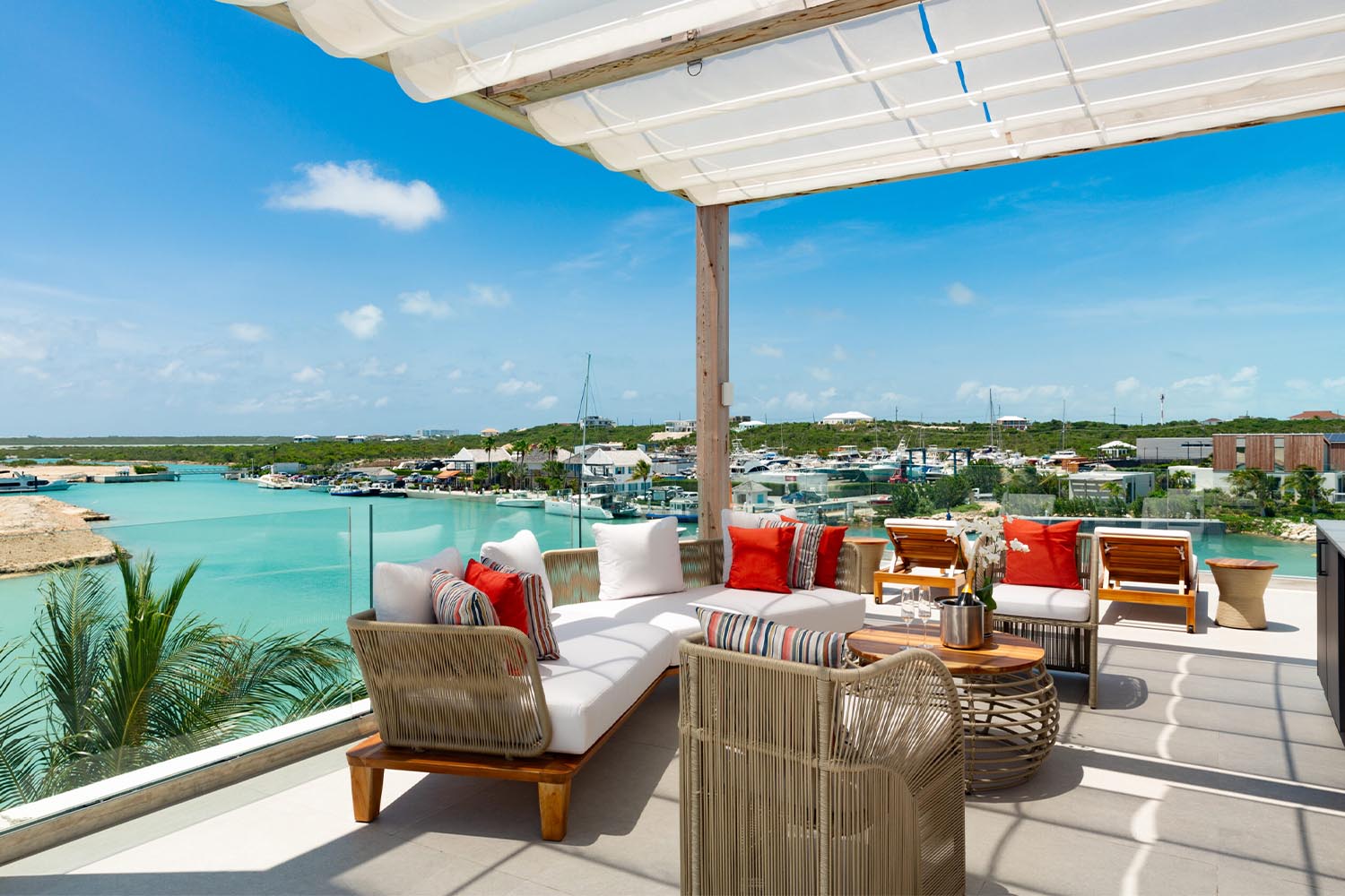 1 Bedroom Boathouse LuxuriaVacations