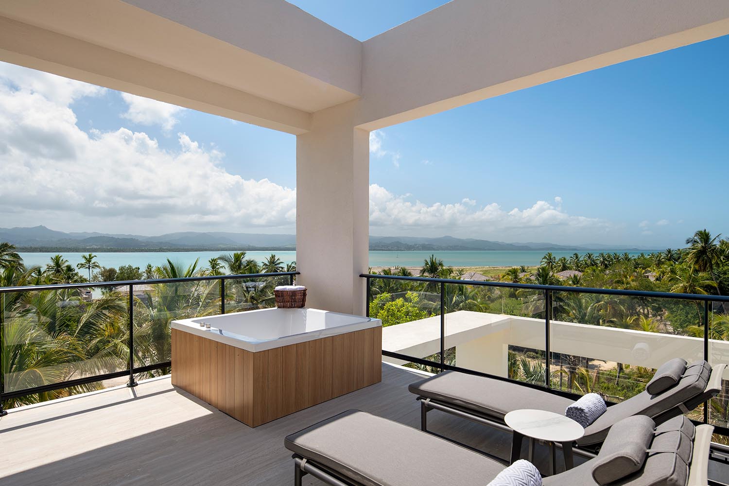 1 Bedroom Suite - 1 King Bed LuxuriaVacations