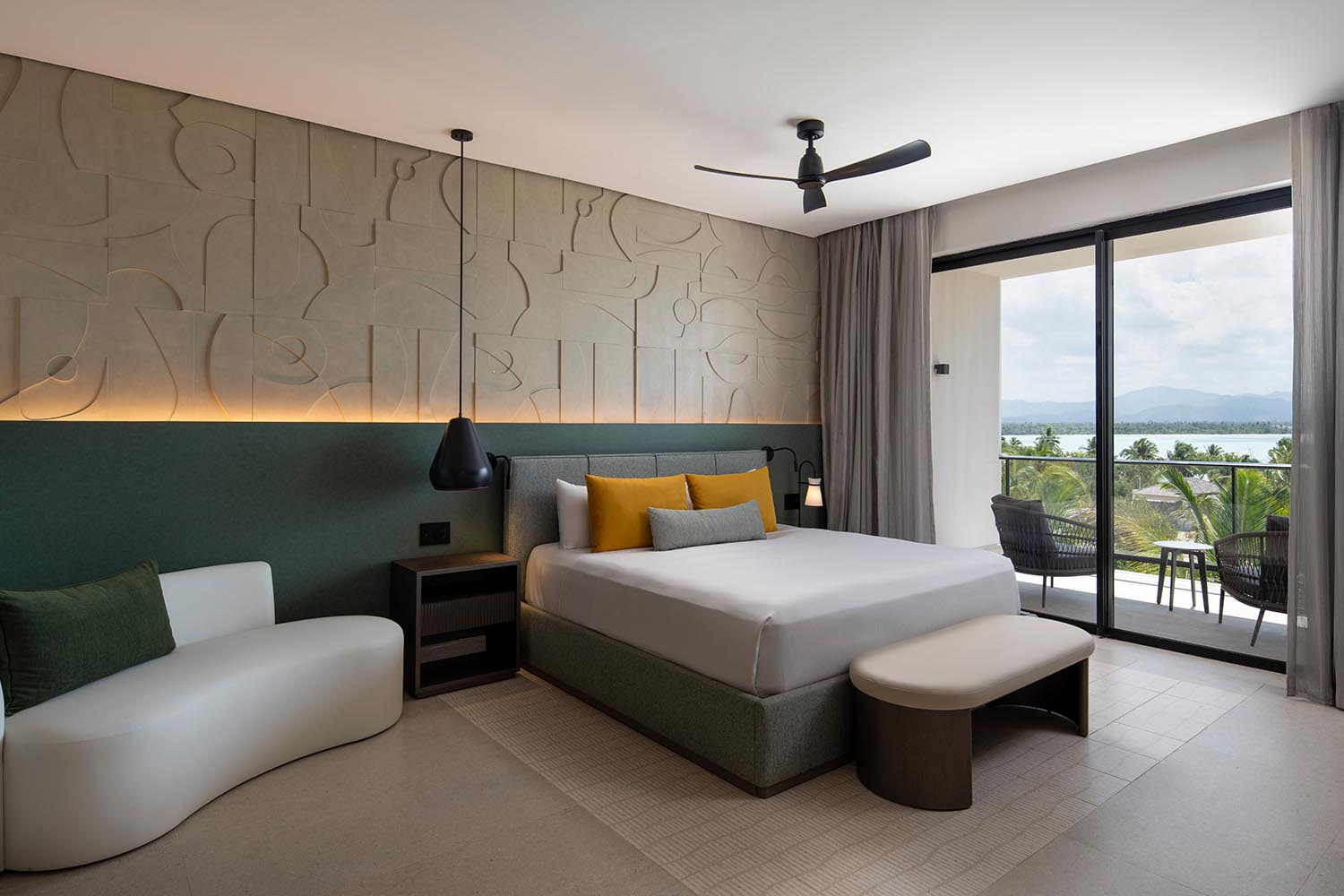 1 Bedroom Suite - 1 King Bed LuxuriaVacations
