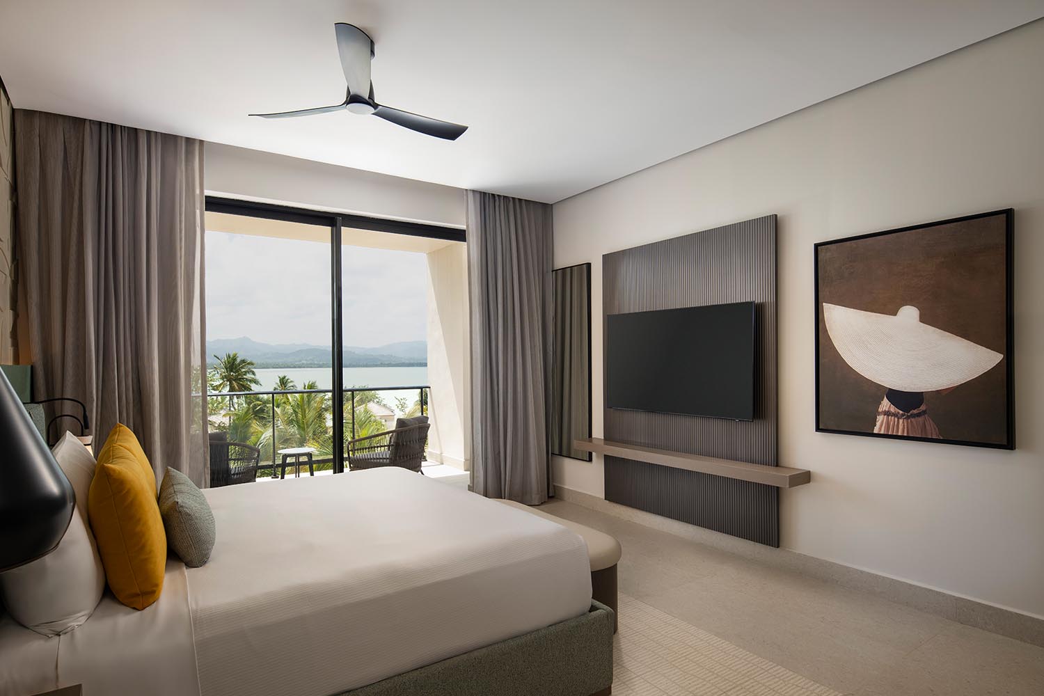 1 Bedroom Suite - 1 King Bed LuxuriaVacations