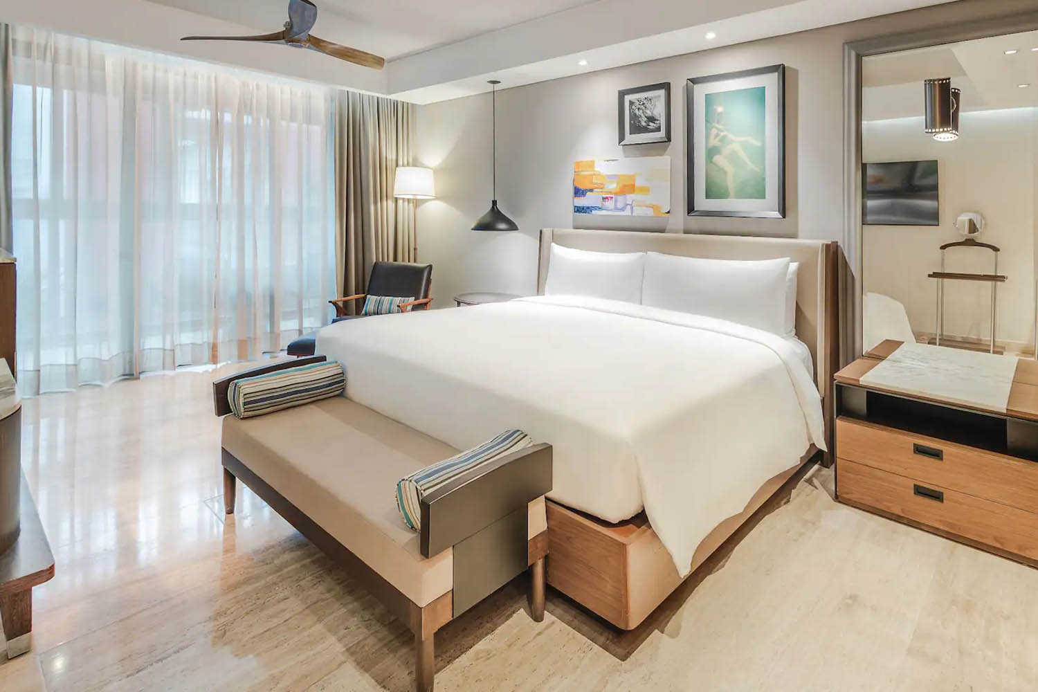 1 King Bed Accessible Roll-In Shower Downtown House LuxuriaVacations