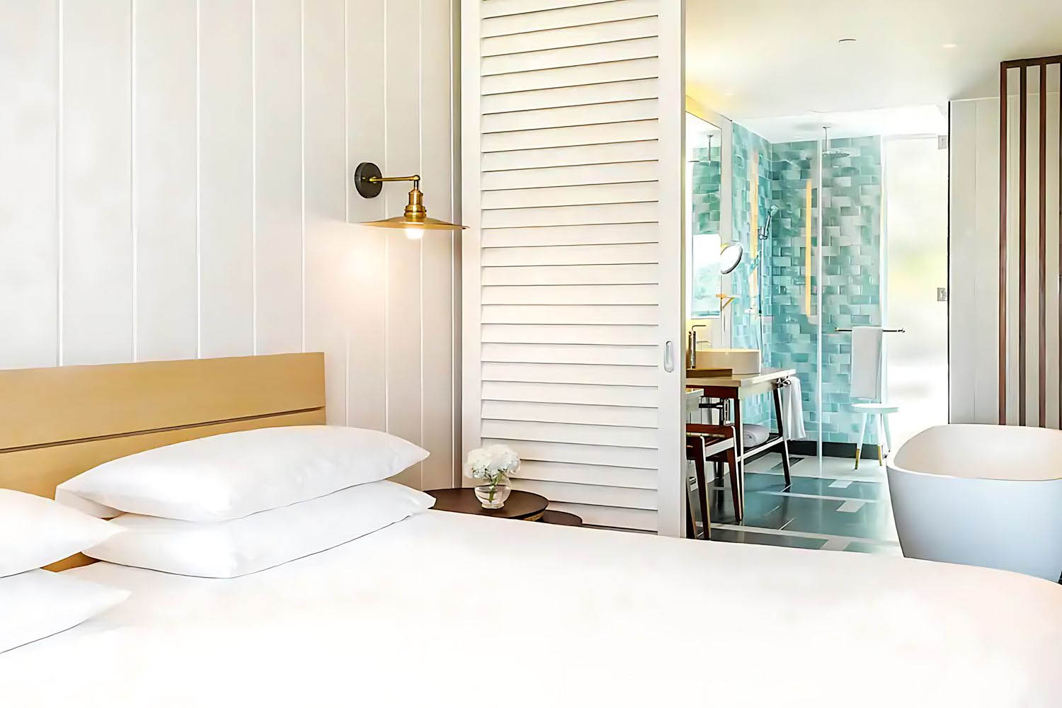 1 King Bed Beachside LuxuriaVacations