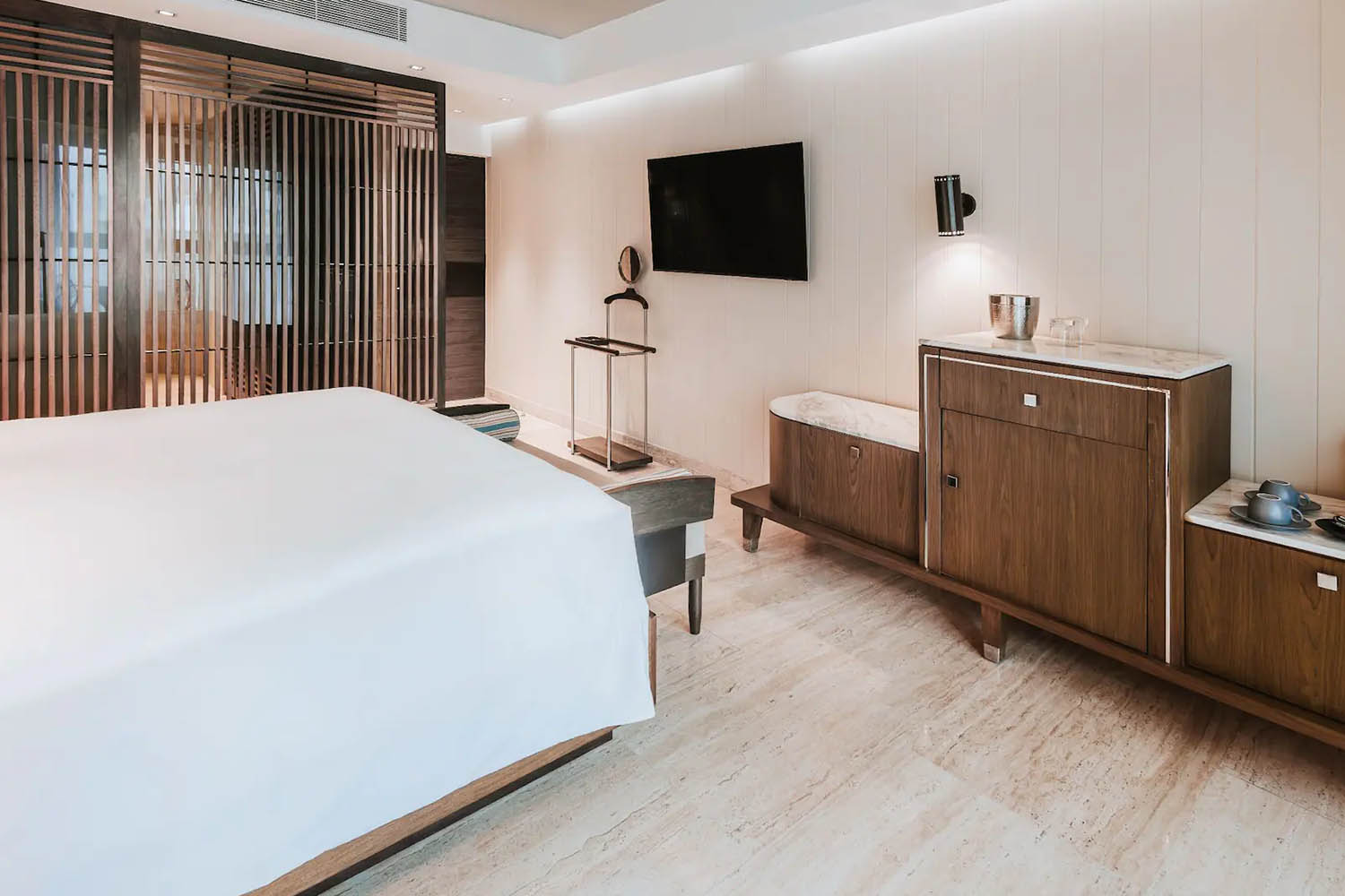 1 King Bed Downtown House LuxuriaVacations