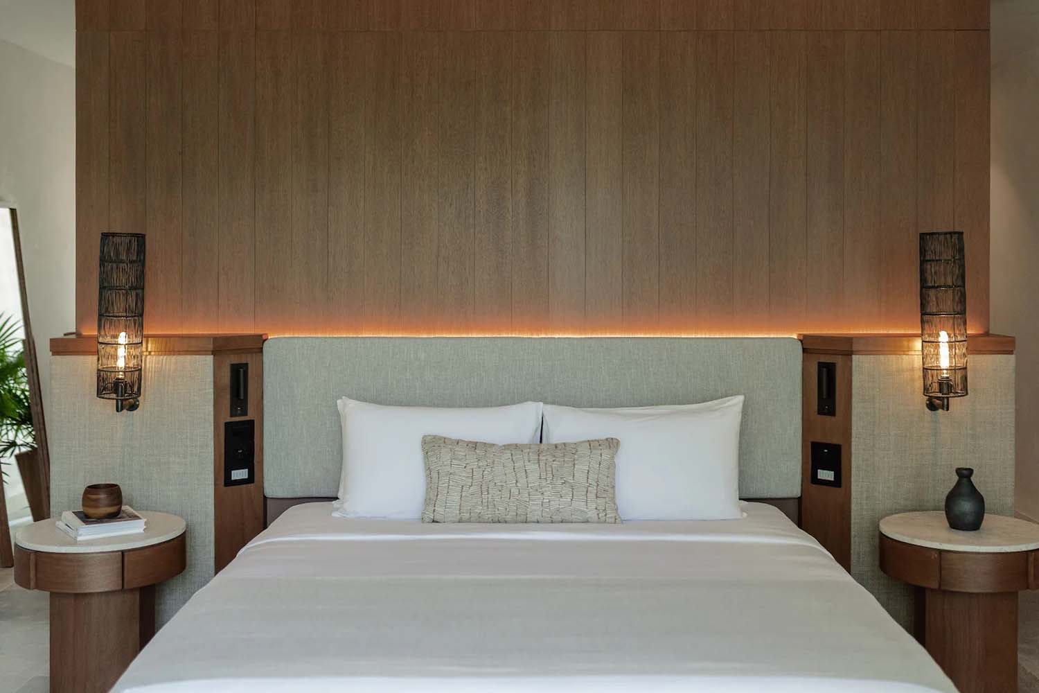 1 King Bed Lagoon Area LuxuriaVacations