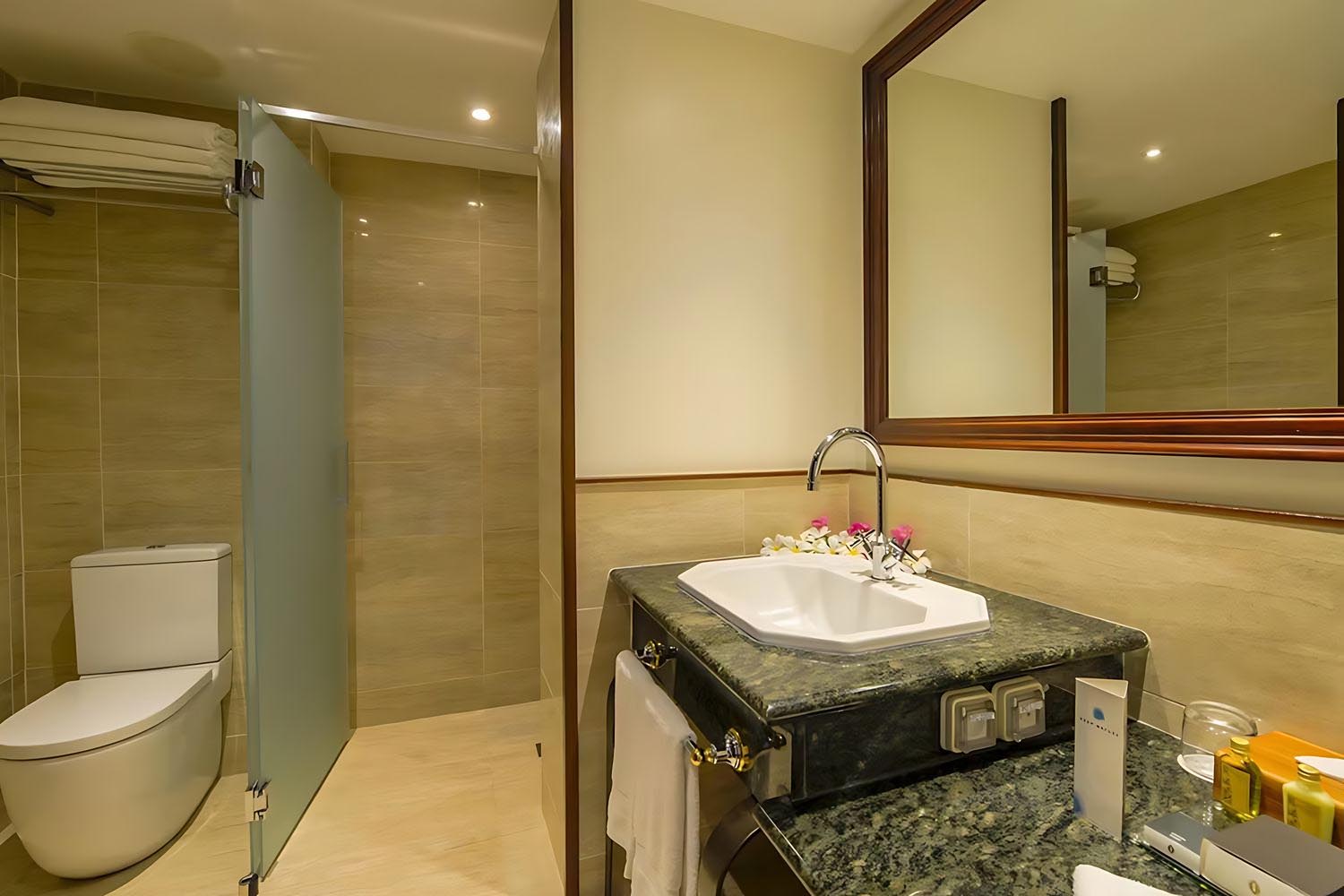 1 King Classic Ocean View LuxuriaVacations