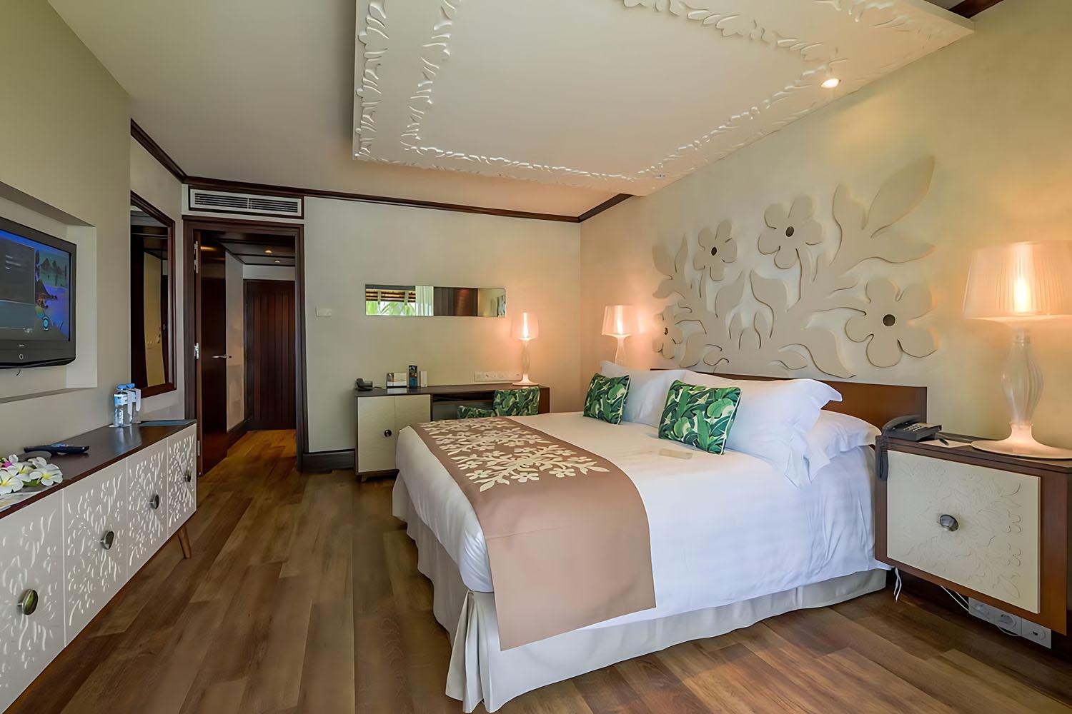 1 King Classic Ocean View Top Floor LuxuriaVacations