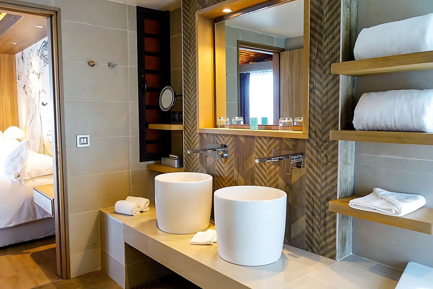 1 King Overwater Bungalow Ocean View LuxuriaVacations