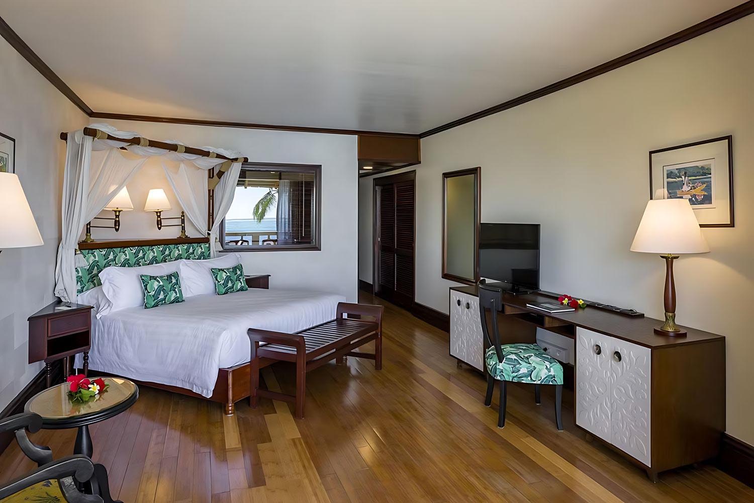 1 King Premium Ocean View LuxuriaVacations