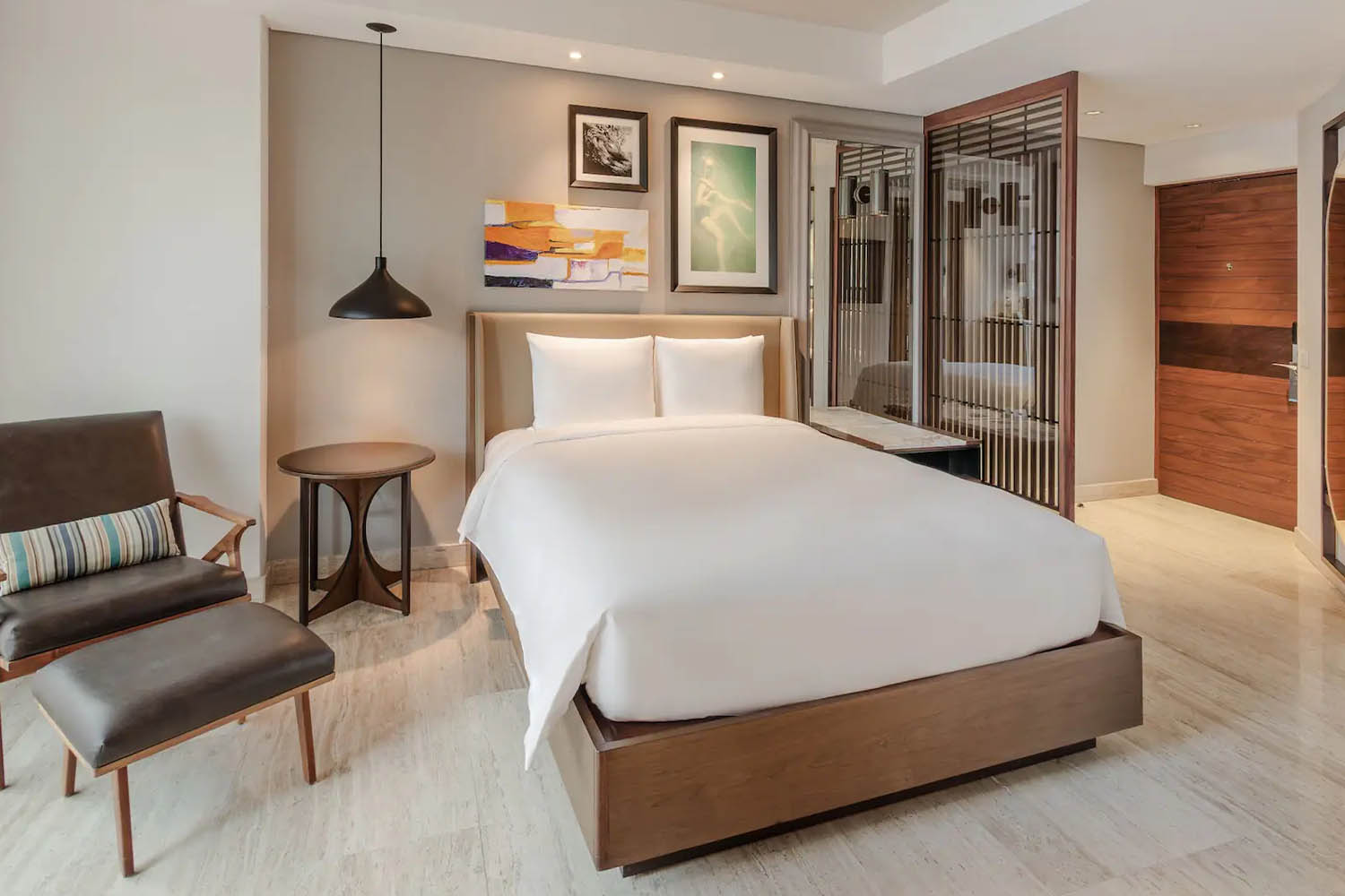 1 Queen Bed Downtown House LuxuriaVacations