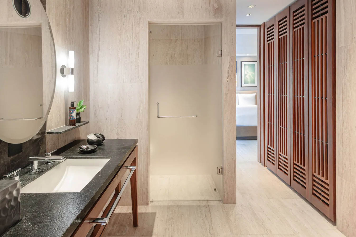 1 Queen Bed Downtown House LuxuriaVacations