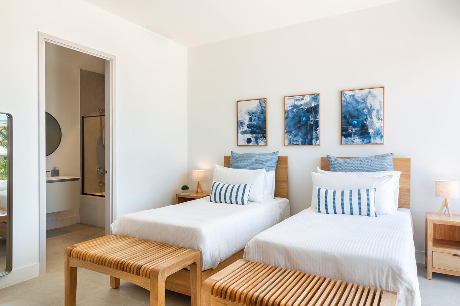 2 Bedroom Boathouse LuxuriaVacations