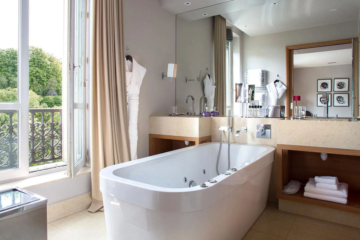 2 Bedroom Eiffel Apartment LuxuriaVacations
