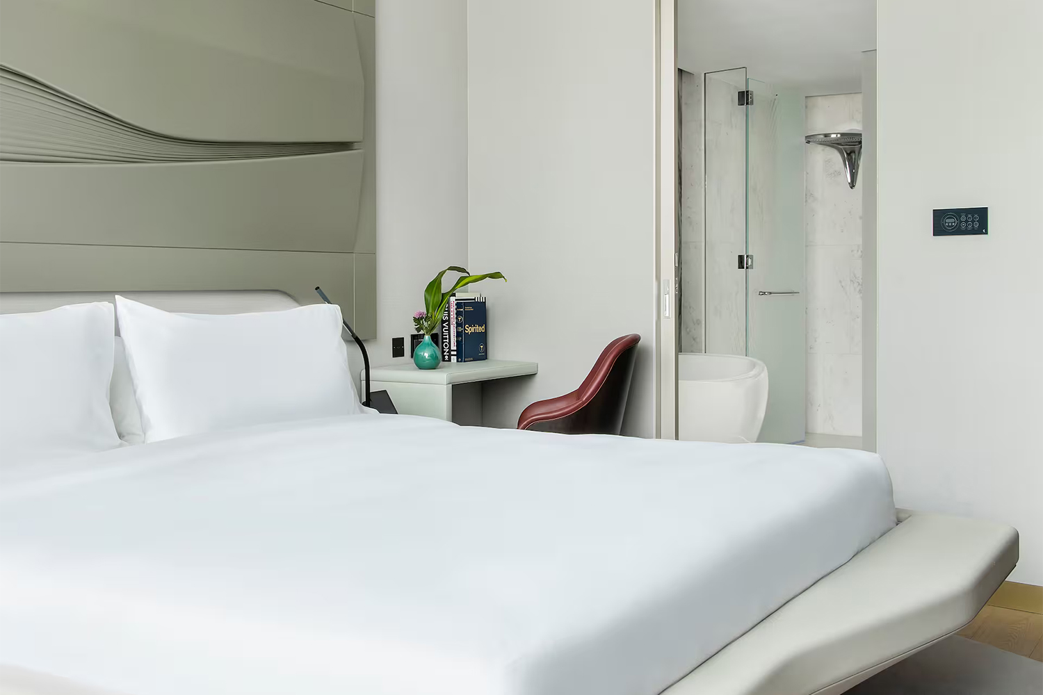 2 bedroom Ultimate ME+ Lounge & Jacuzzi LuxuriaVacations