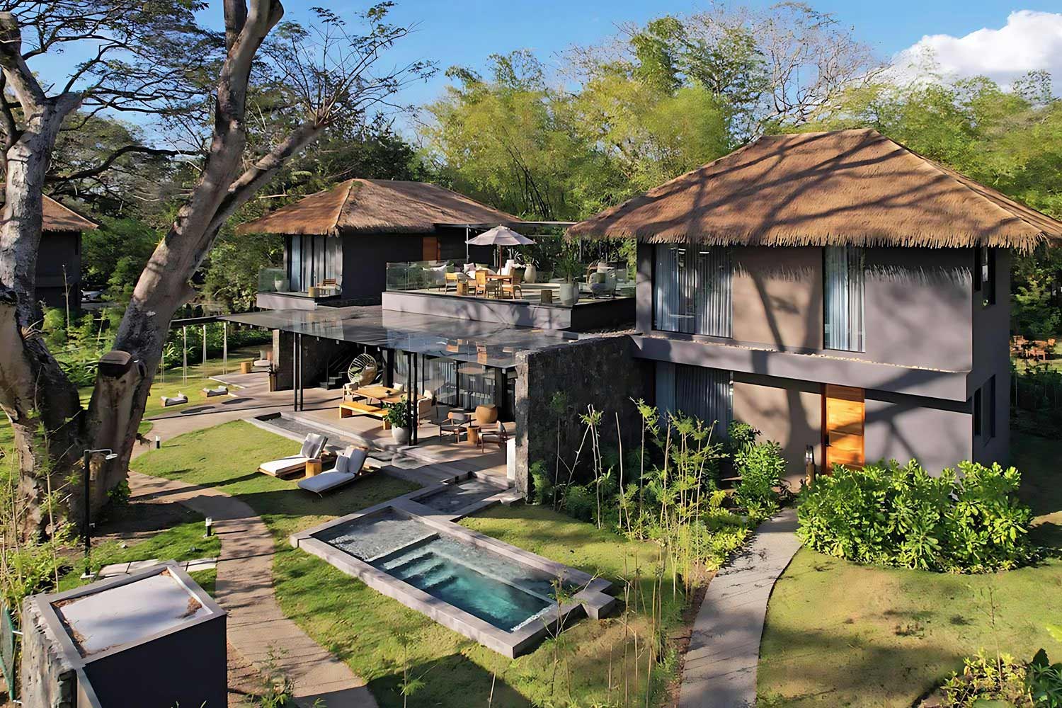 2 Bedroom Villa Bedroom 1: 1 King, Bedroom 2: 2 Queen, Garden view, Balcony, Patio LuxuriaVacations