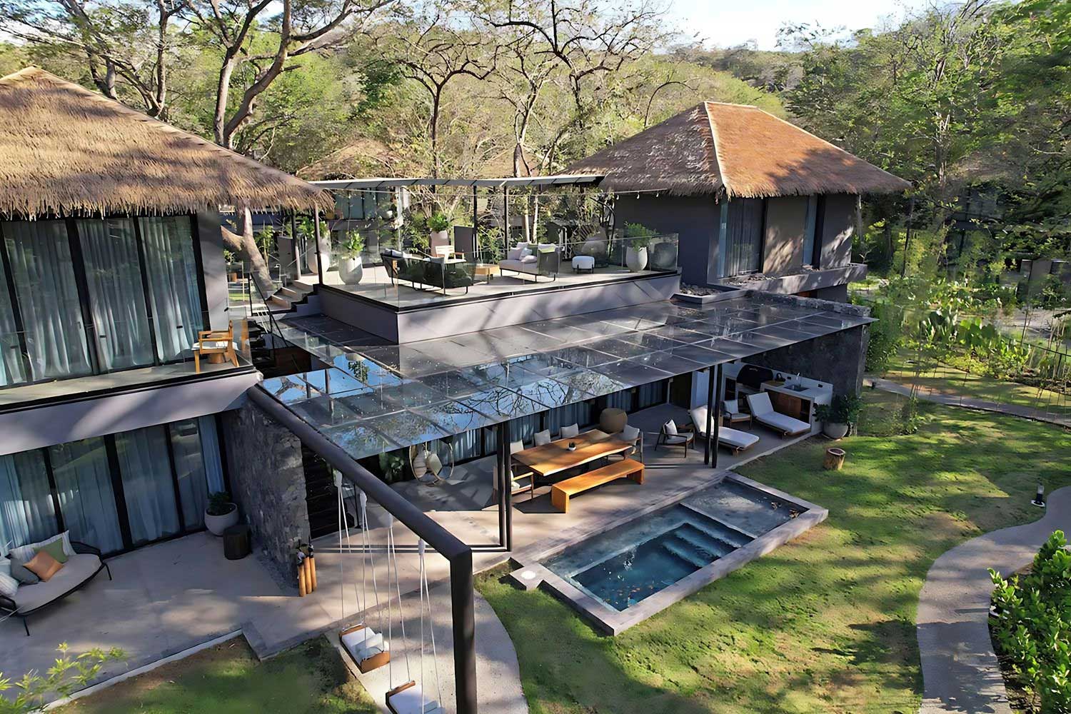 2 Bedroom Villa Bedroom 1: 1 King, Bedroom 2: 2 Queen, Garden view, Balcony, Patio LuxuriaVacations