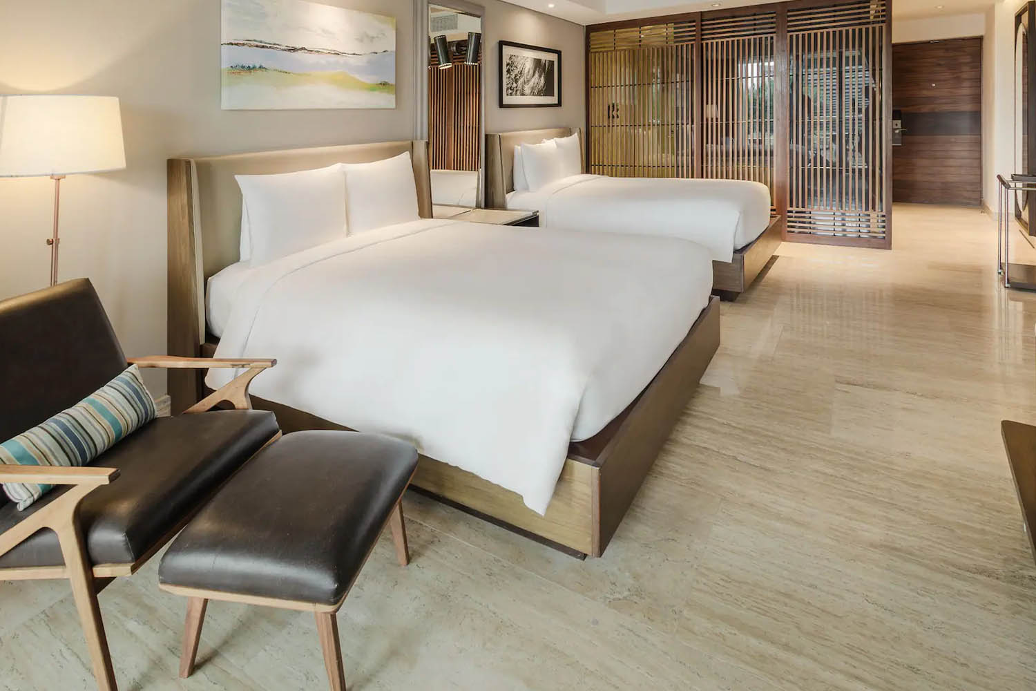 2 Queen Beds Downtown House LuxuriaVacations