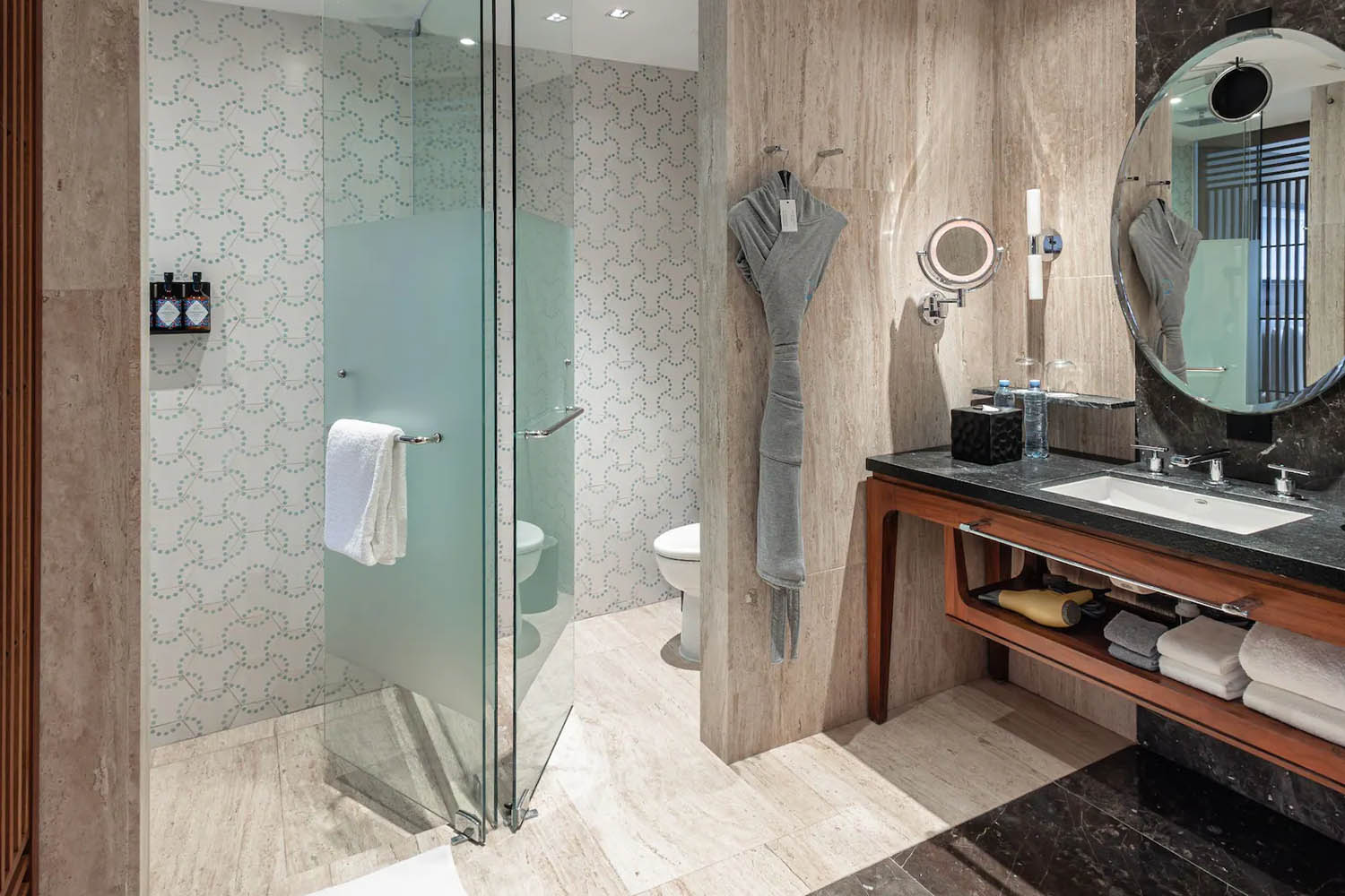 2 Queen Beds Downtown House LuxuriaVacations