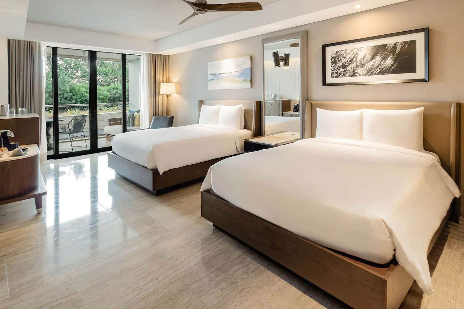 2 Queen Beds with Balcony Downtown House LuxuriaVacations