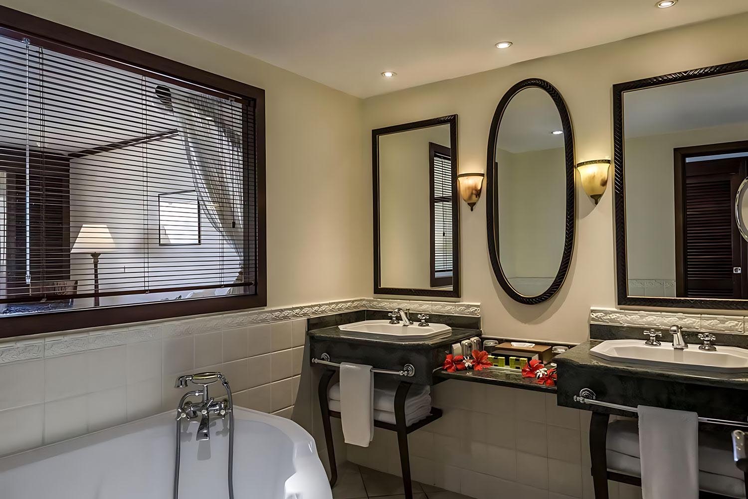 2 Queen Premium Ocean View LuxuriaVacations
