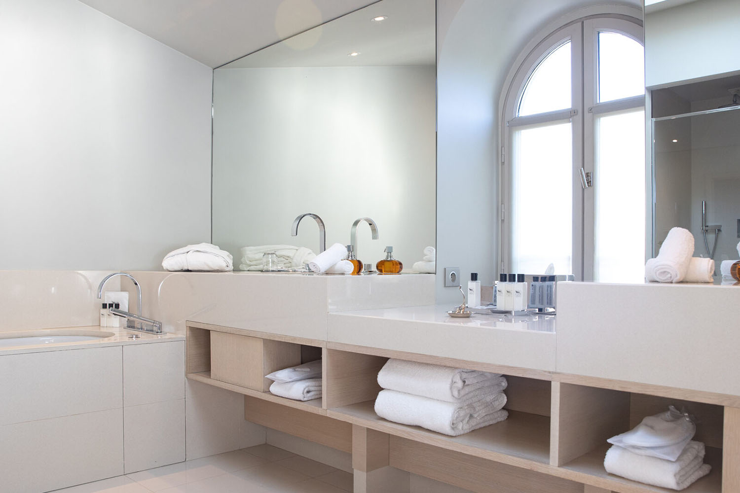 3 Bedroom Apartment Partial Eiffel Tower View LuxuriaVacations