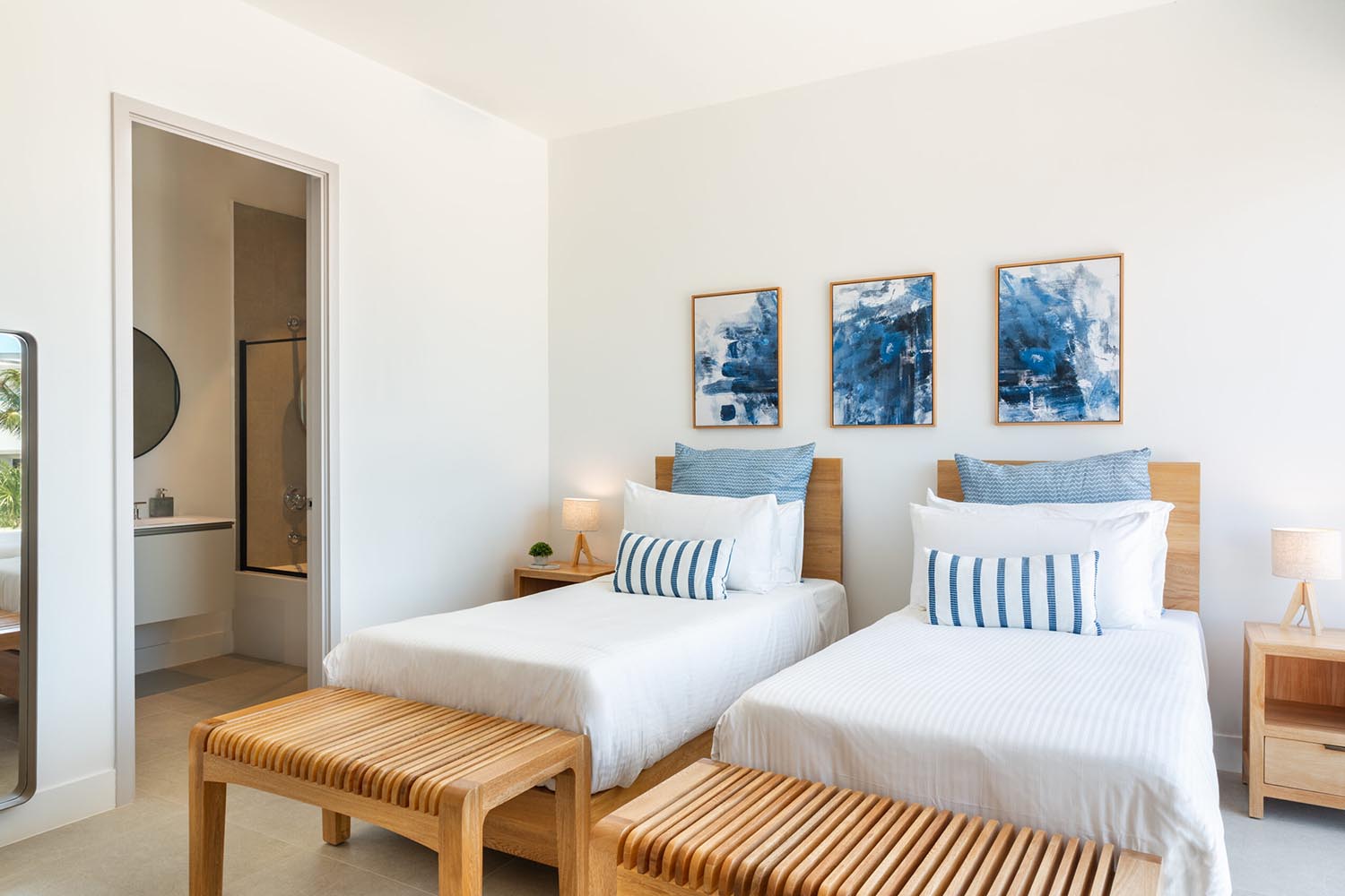 3 Bedroom Boathouse LuxuriaVacations