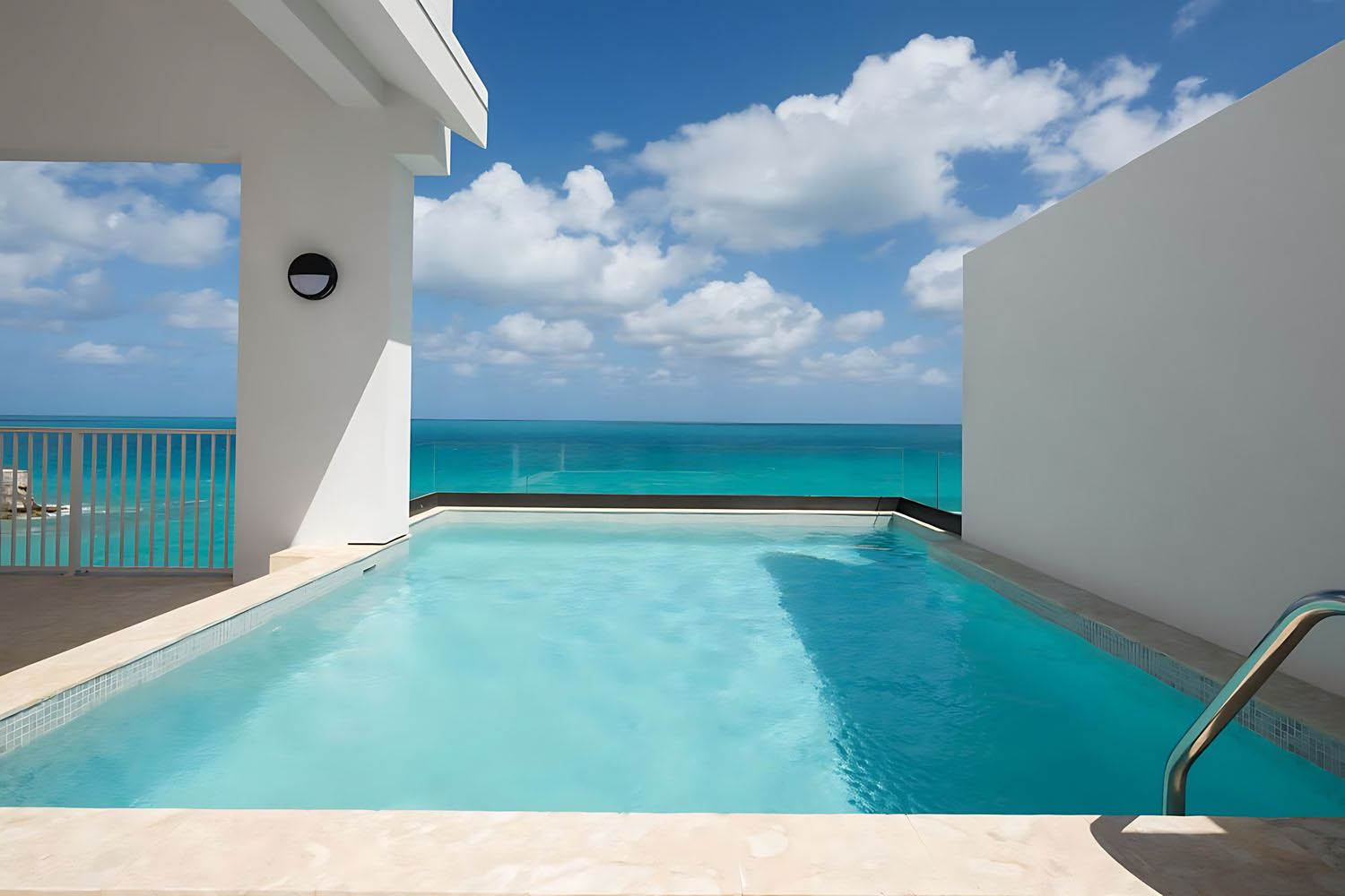 3 Bedroom Penthouse, Bedroom 1: 1 King, Bedroom 2: 2 Queen, Bedroom 3: 1 King, Oceanfront, Pool LuxuriaVacations