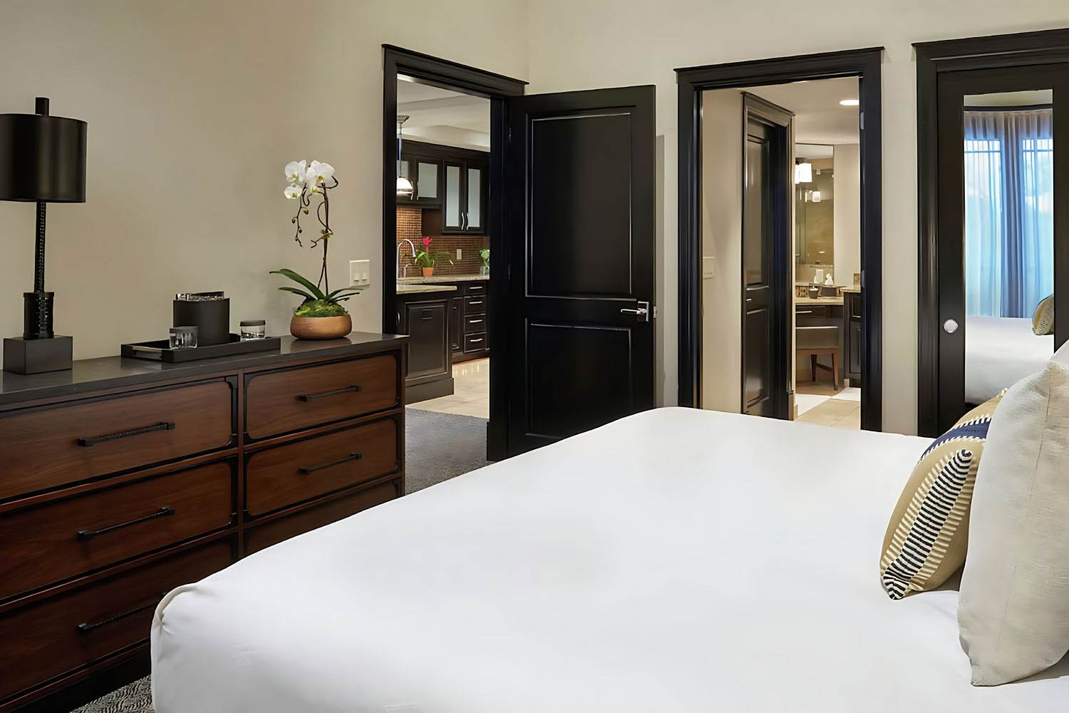 3 Bedroom Residence 1 King 3 Queens LuxuriaVacations