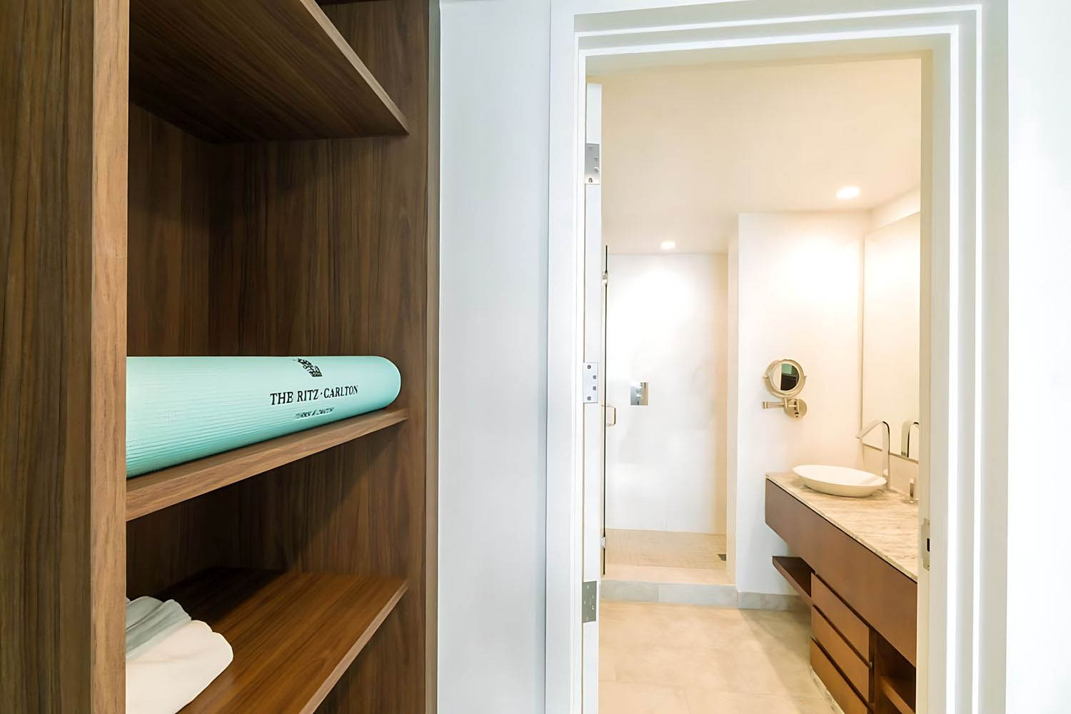 3 Bedroom Residence Bedroom 1: 1 King, Bedroom 2: 1 King, Bedroom 3: 2 Queen, Oceanfront LuxuriaVacations