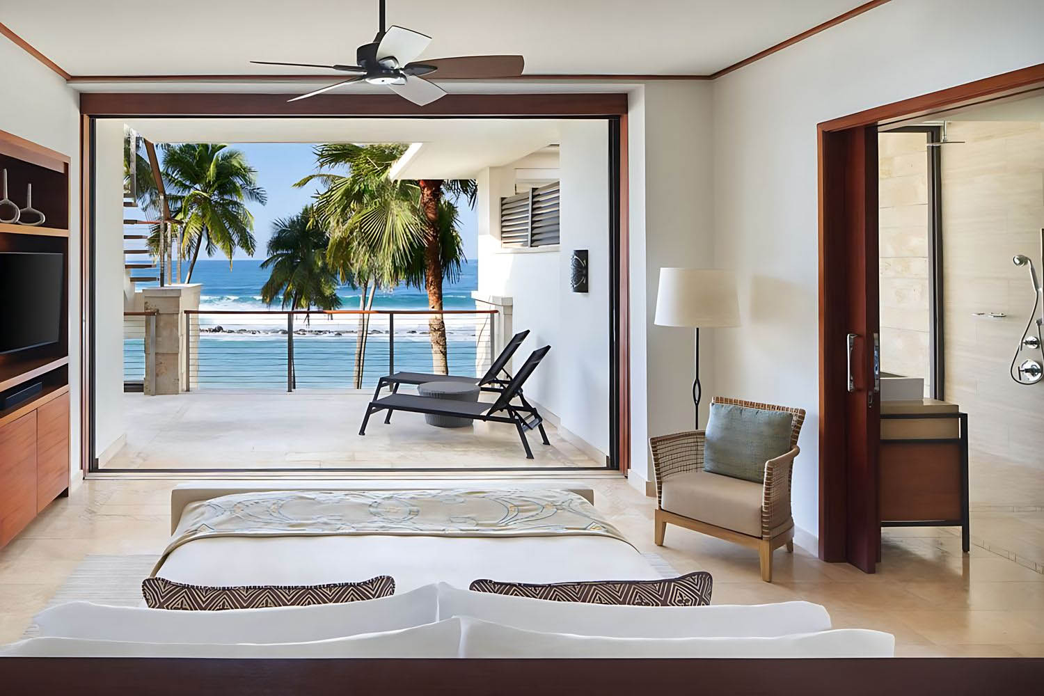 3-bedroom rooftop penthouse 3 bedroom residence, oceanfront, balcony LuxuriaVacations