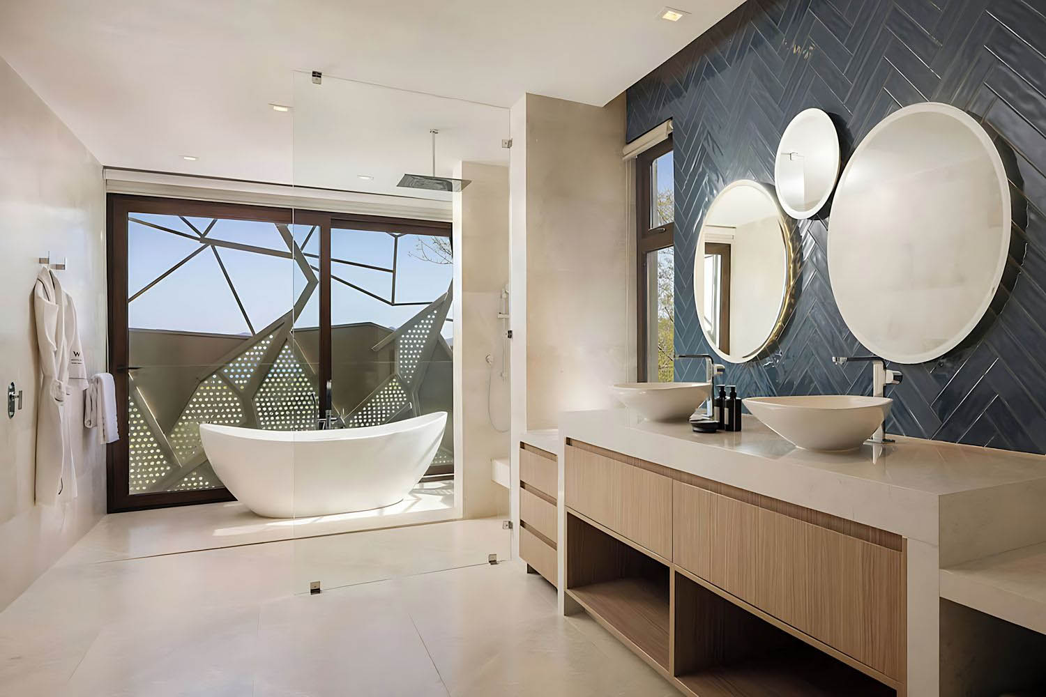4 Bedroom Residence, Bedroom 1: 1 King, Bedroom 2: 1 King, Bedroom 3: 1 King, Bedroom 4: 2 Queen LuxuriaVacations