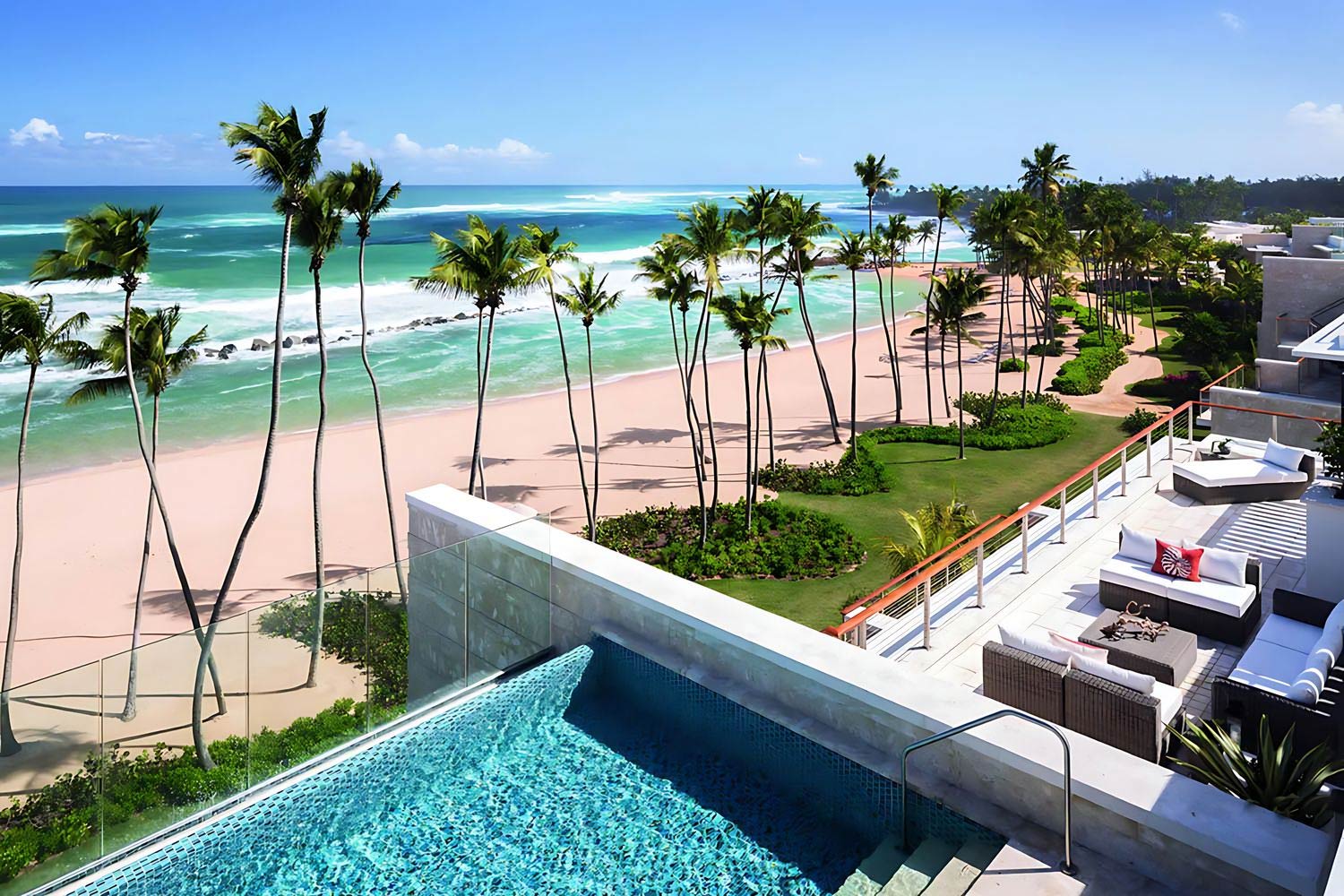 4-bedroom rooftop penthouse 4 bedroom residence, oceanfront, balcony LuxuriaVacations