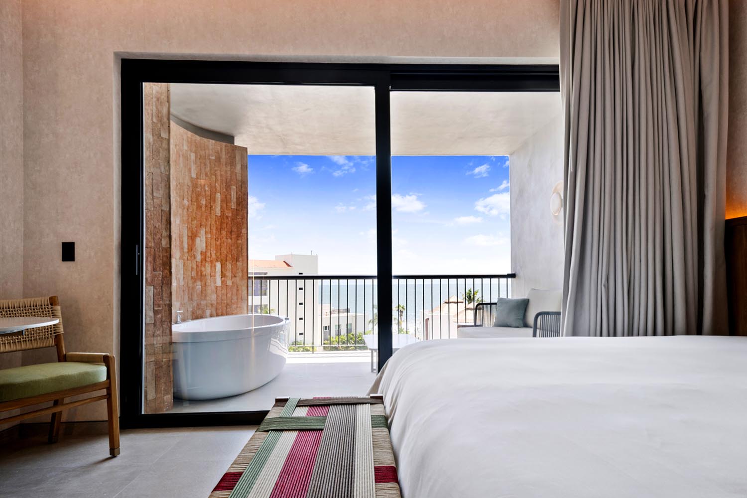 Alcoba Ocean View King LuxuriaVacations