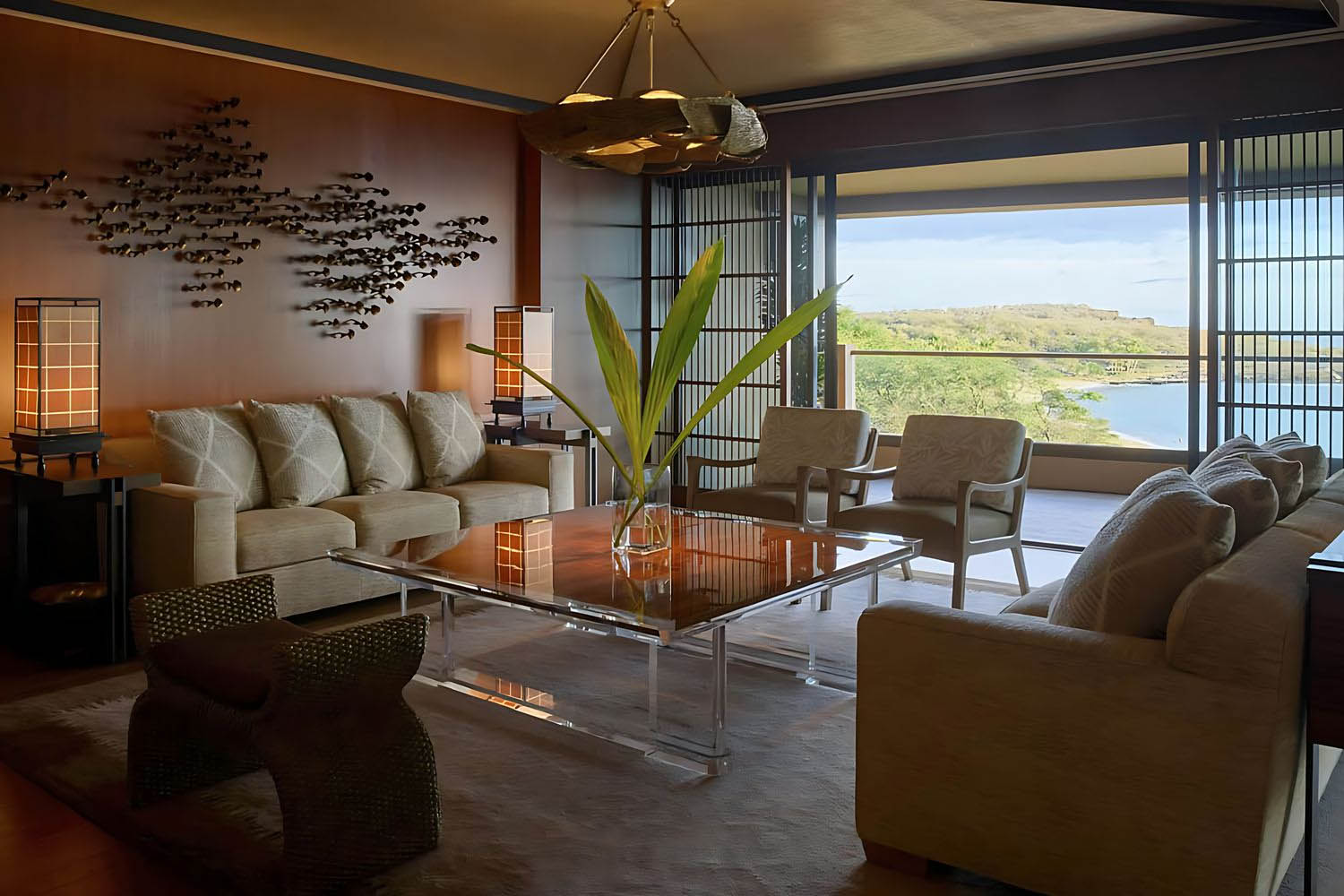 Alii Royal Suite LuxuriaVacations