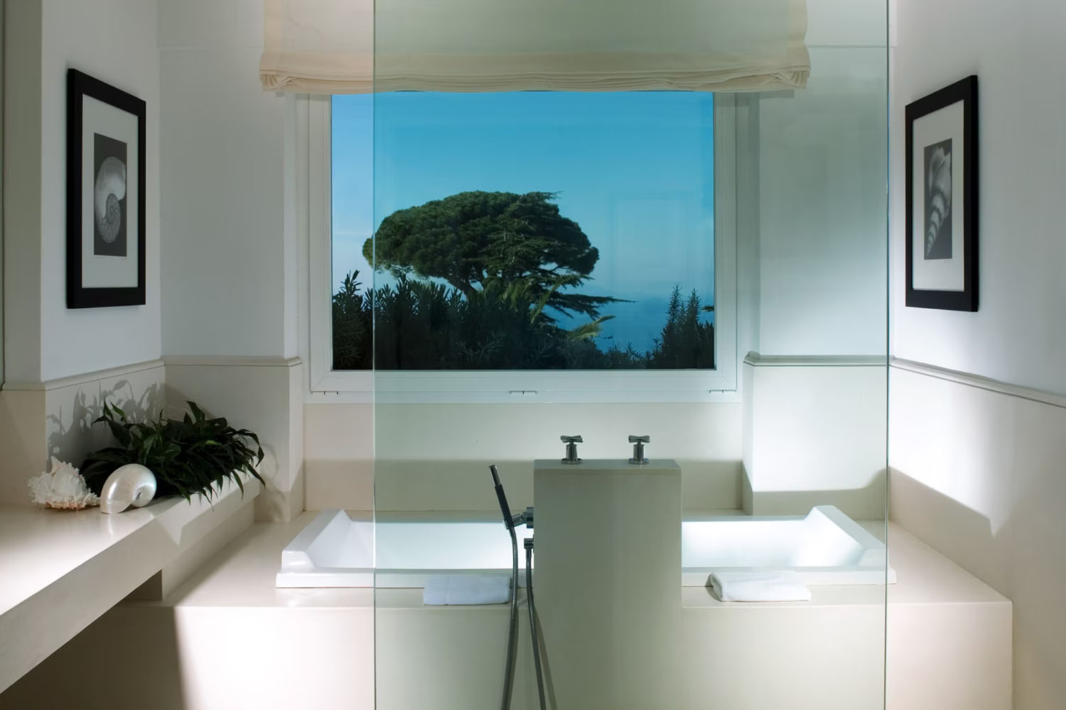 Art Suite Sea Side LuxuriaVacations