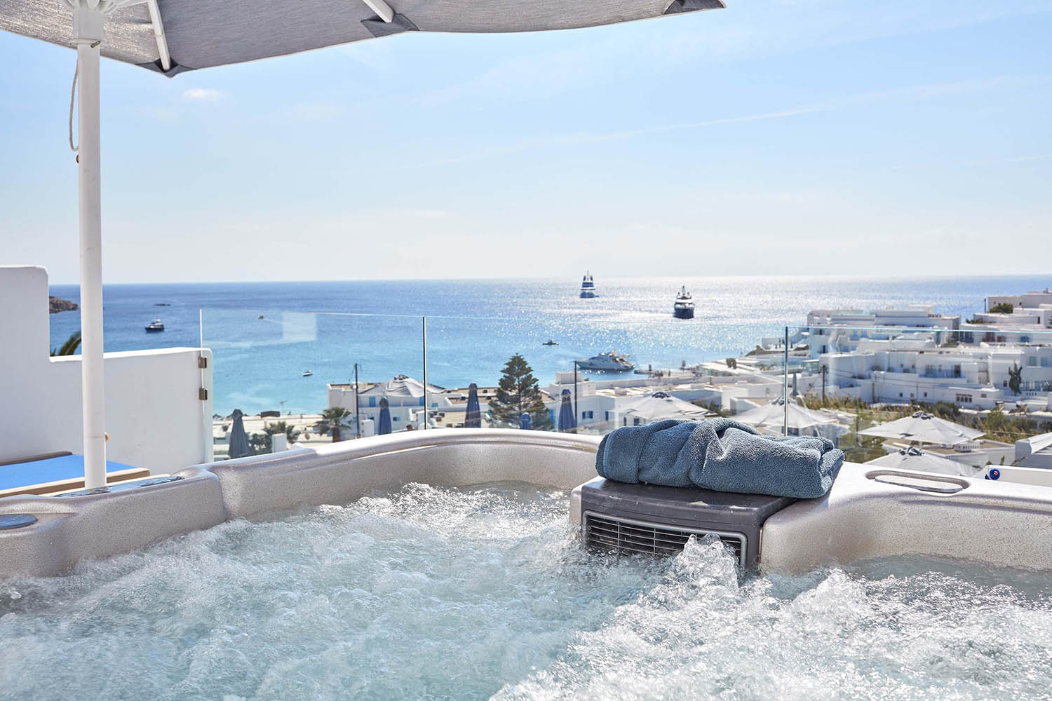AZURE SUITE LuxuriaVacations