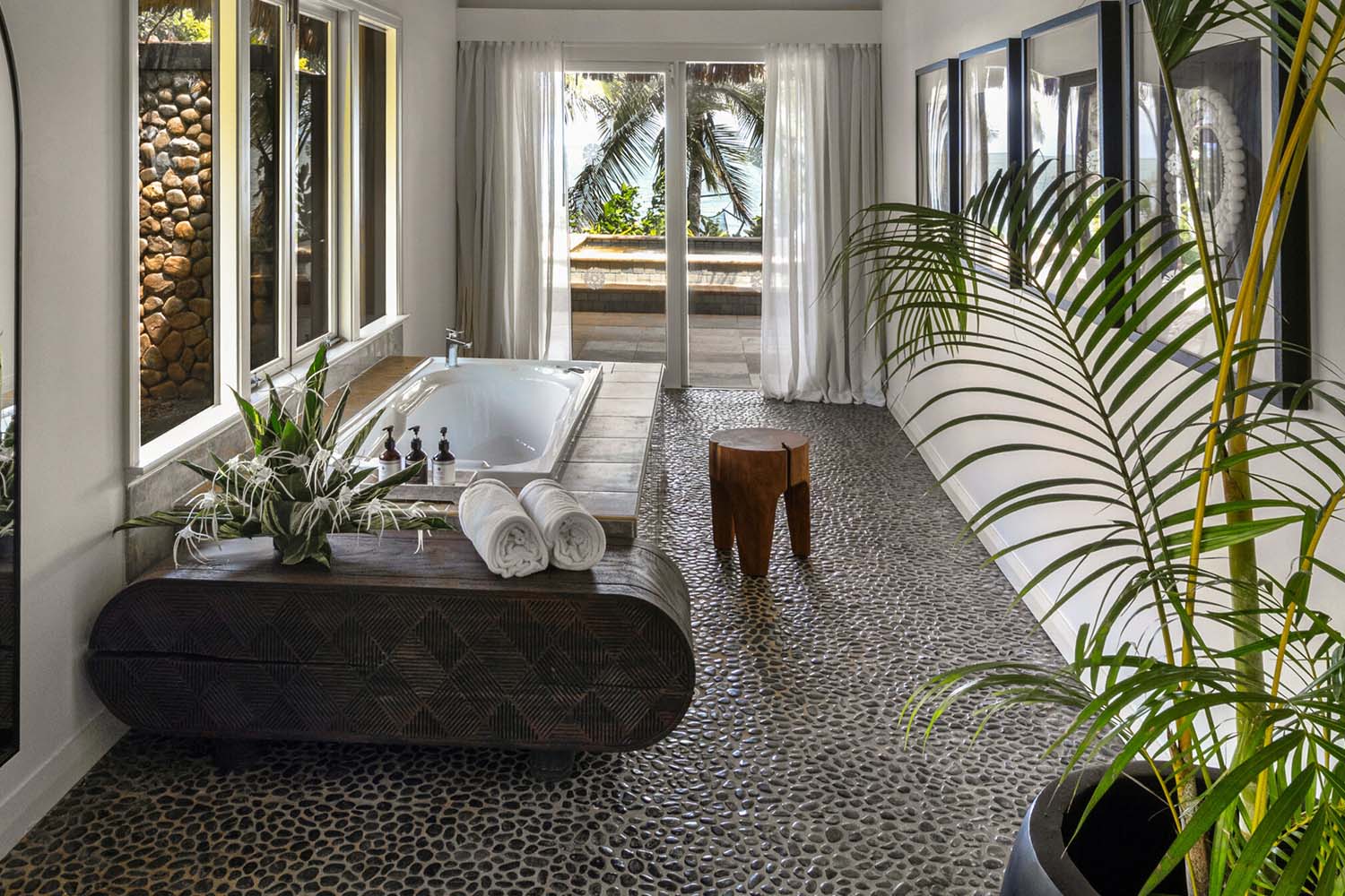 Beachfront Spa Suite LuxuriaVacations