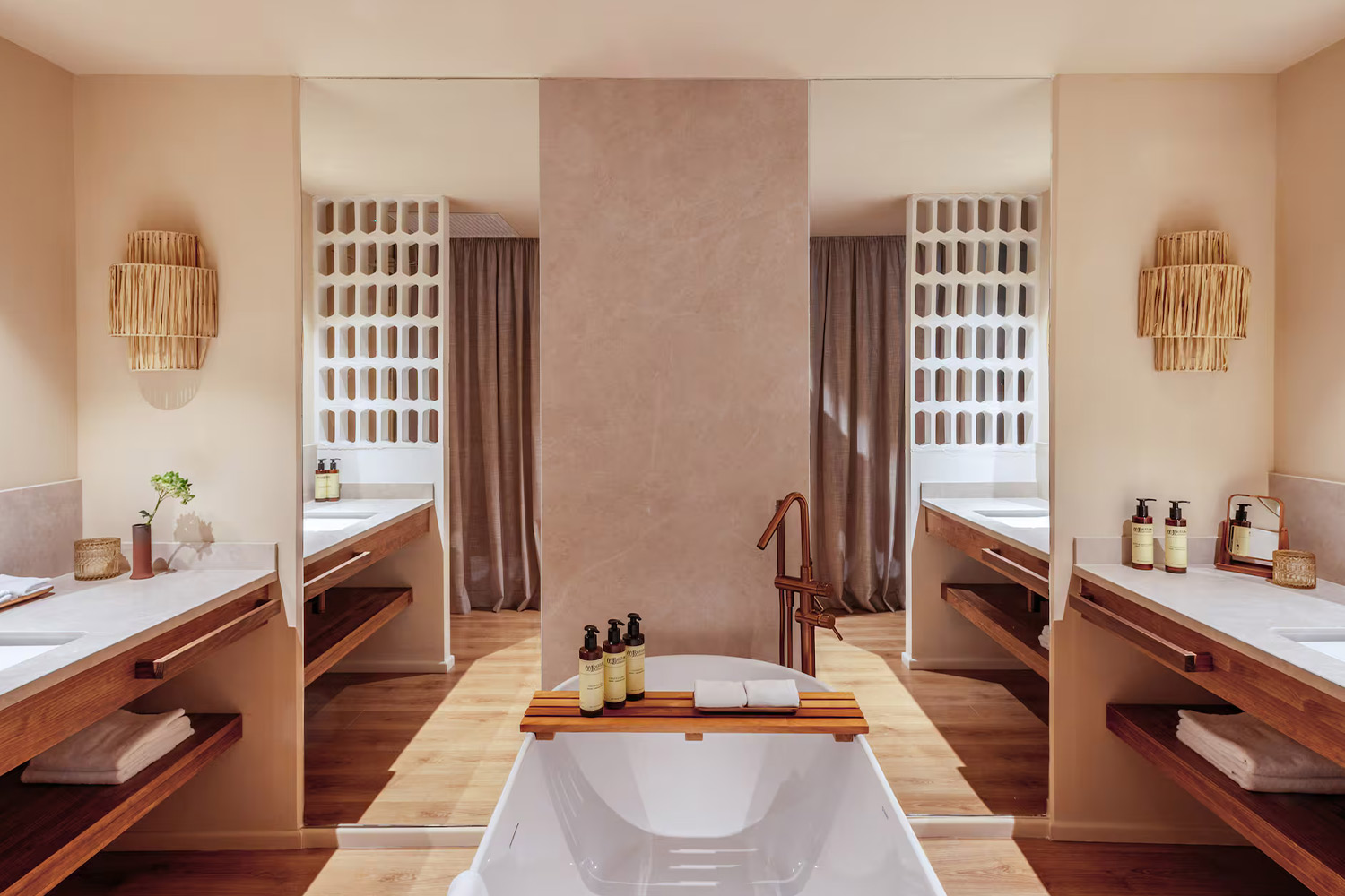 BEYOND ME+ JUNIOR SUITE WITH TERRACE TUB LuxuriaVacations
