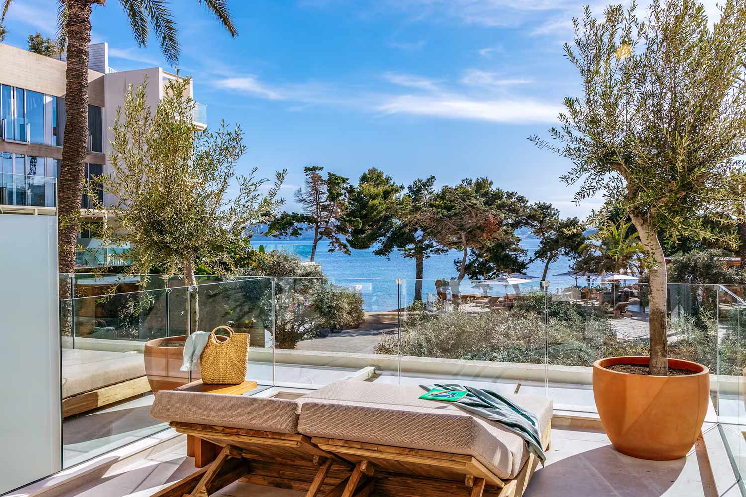 BEYOND ME+ JUNIOR SUITE WITH TERRACE TUB LuxuriaVacations