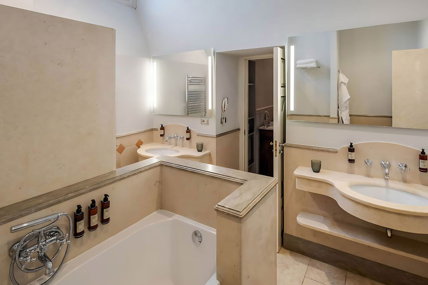 BORROMINI SUITE LuxuriaVacations