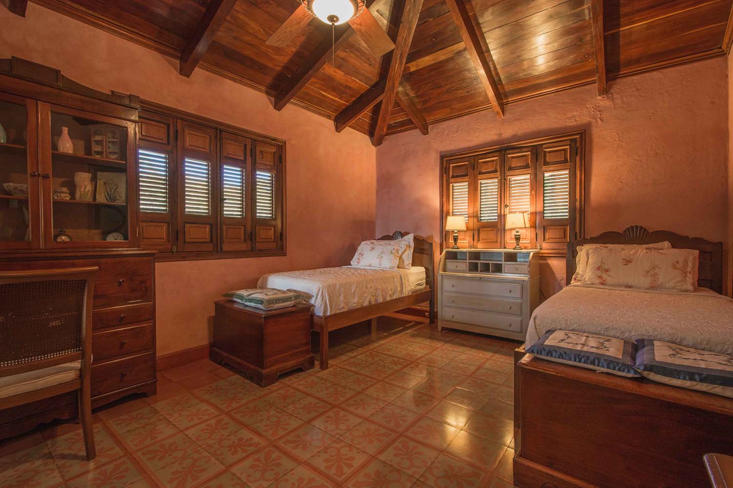 Casa Los Perros LuxuriaVacations