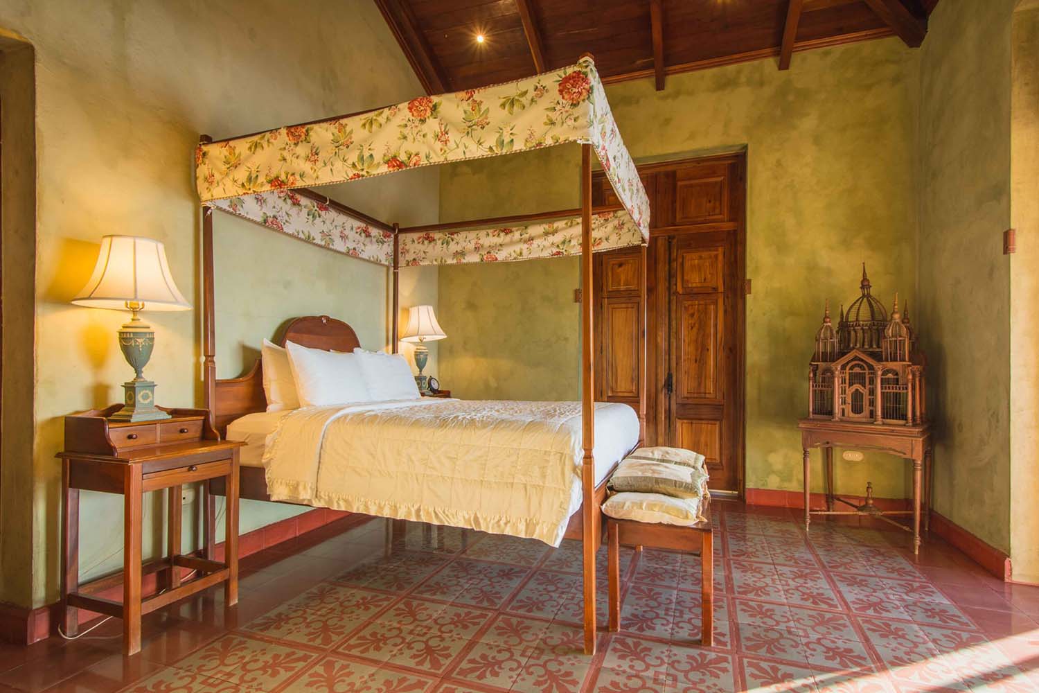 Casa Los Perros LuxuriaVacations