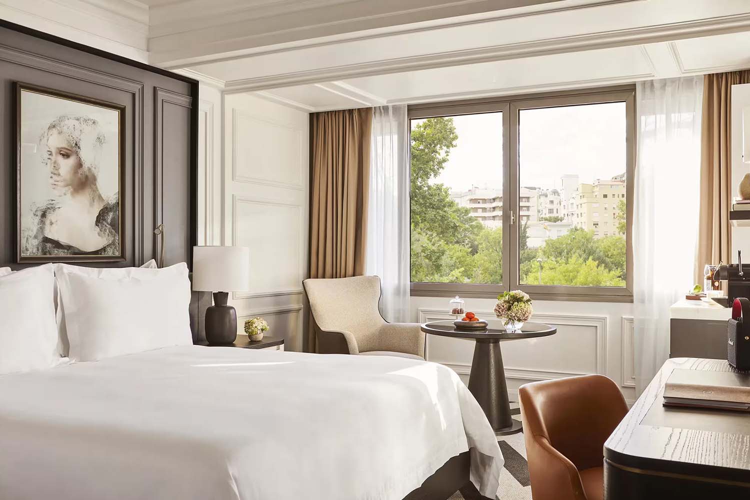 Castellana House LuxuriaVacations