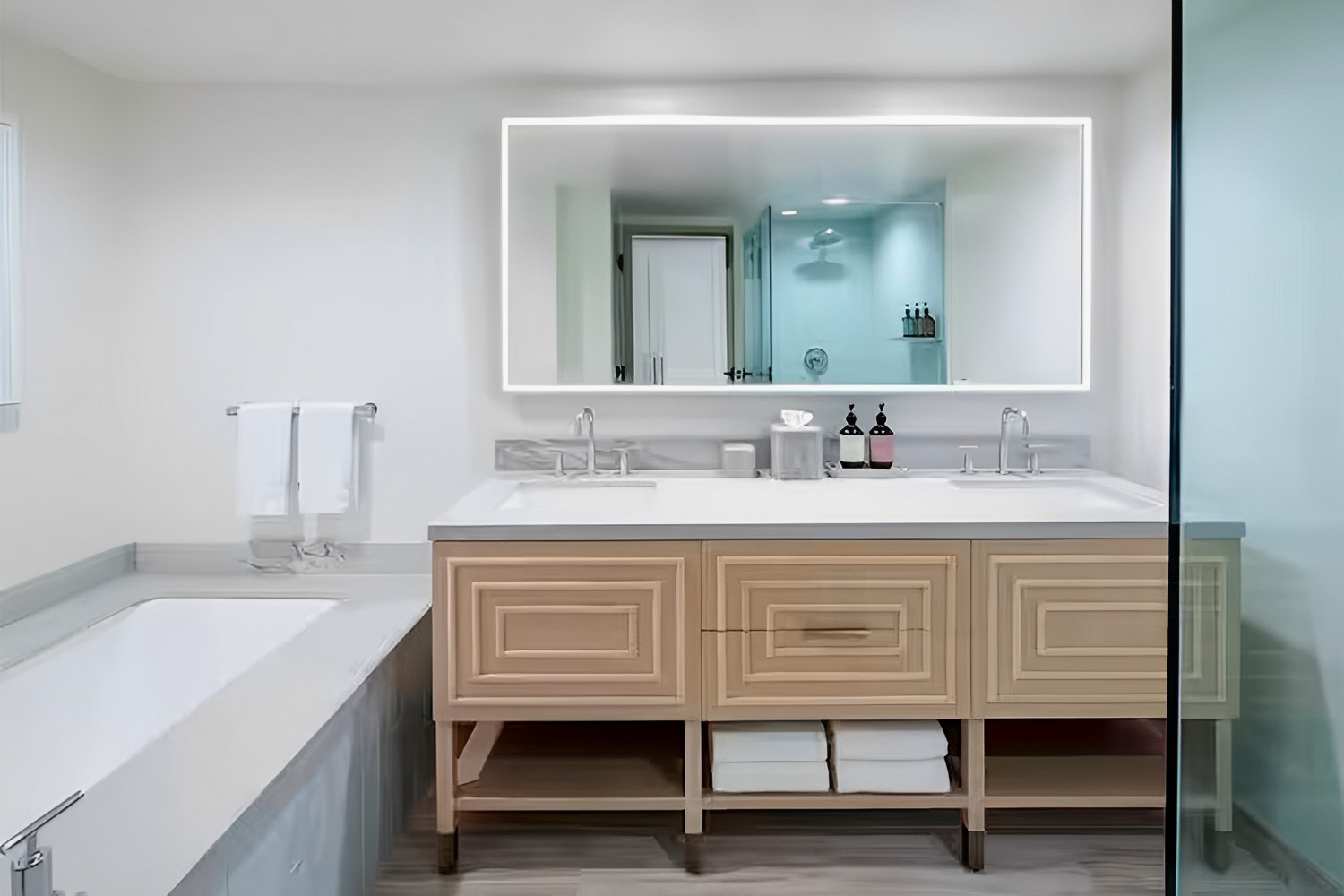 Citrus Club Poolside 2 Queens LuxuriaVacations