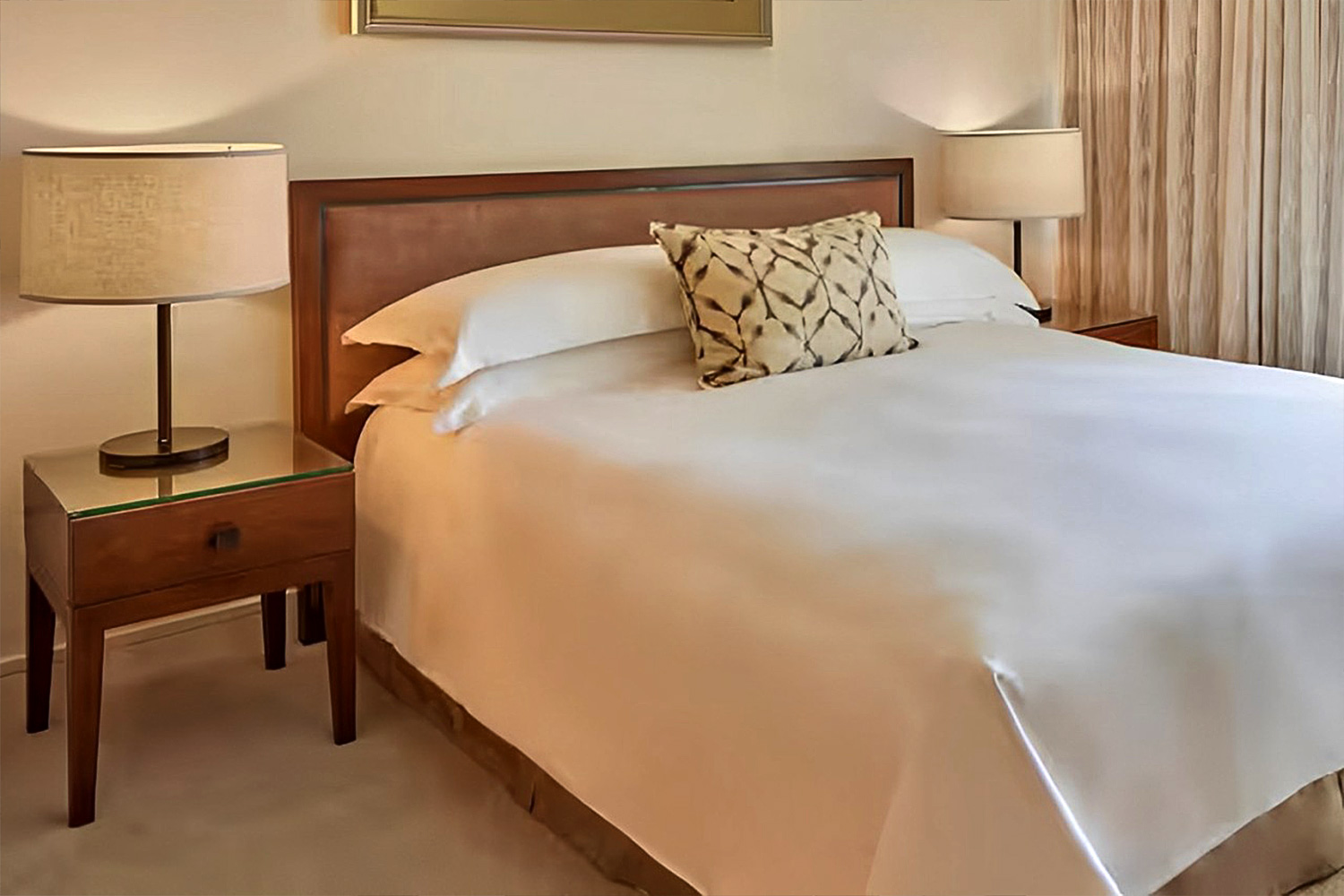 City Vw Deluxe King 1 Bedroom Suite W/sofabed LuxuriaVacations