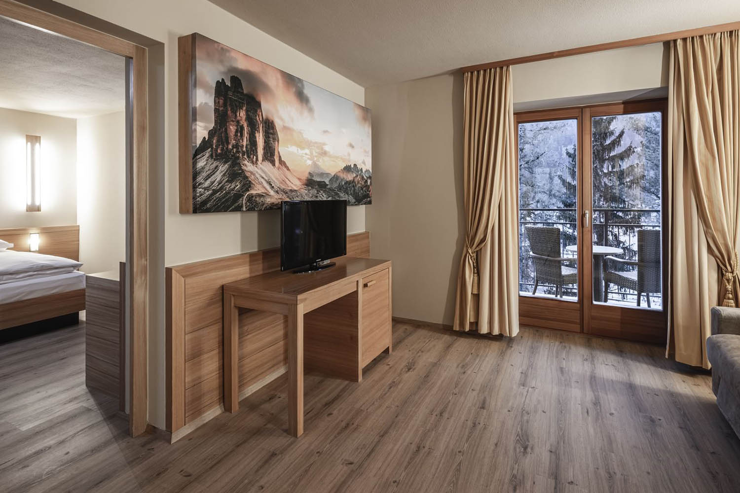 Classic Family Room Plus Backside LuxuriaVacations