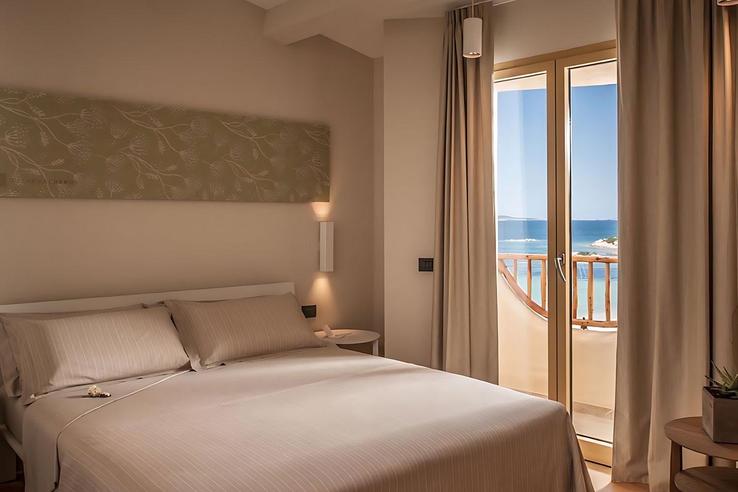 CLASSIC SEA VIEW LuxuriaVacations