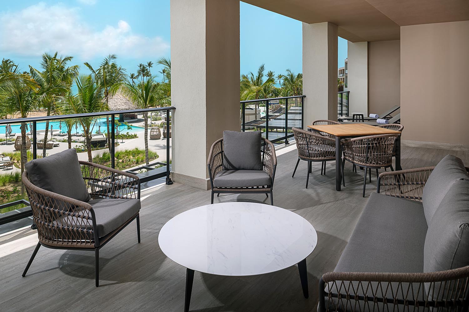 Club Azure Ocean Deluxe 1 Bdrm Ste- Kg LuxuriaVacations