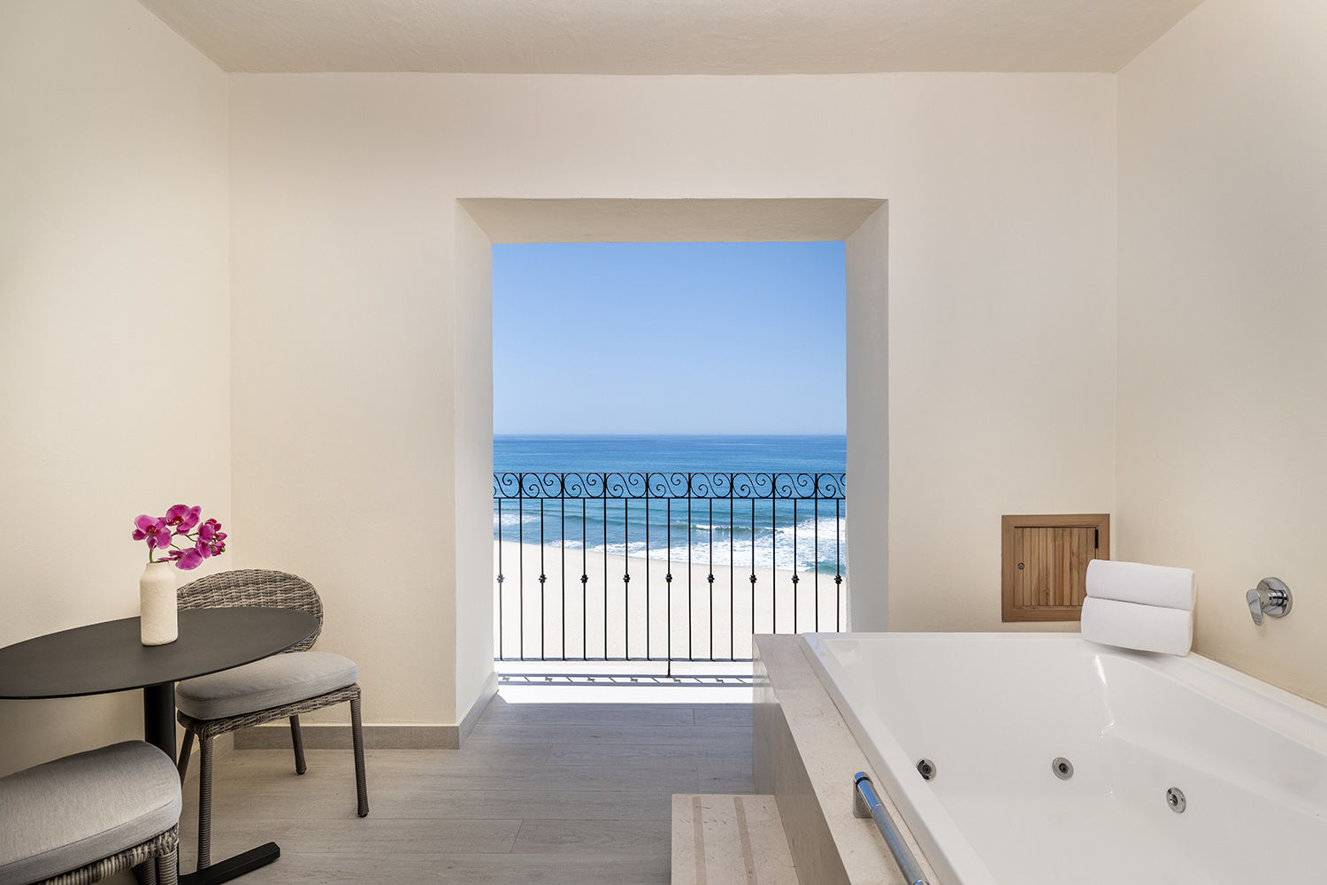 Club Deluxe Ocean Front One Bedroom Suite LuxuriaVacations