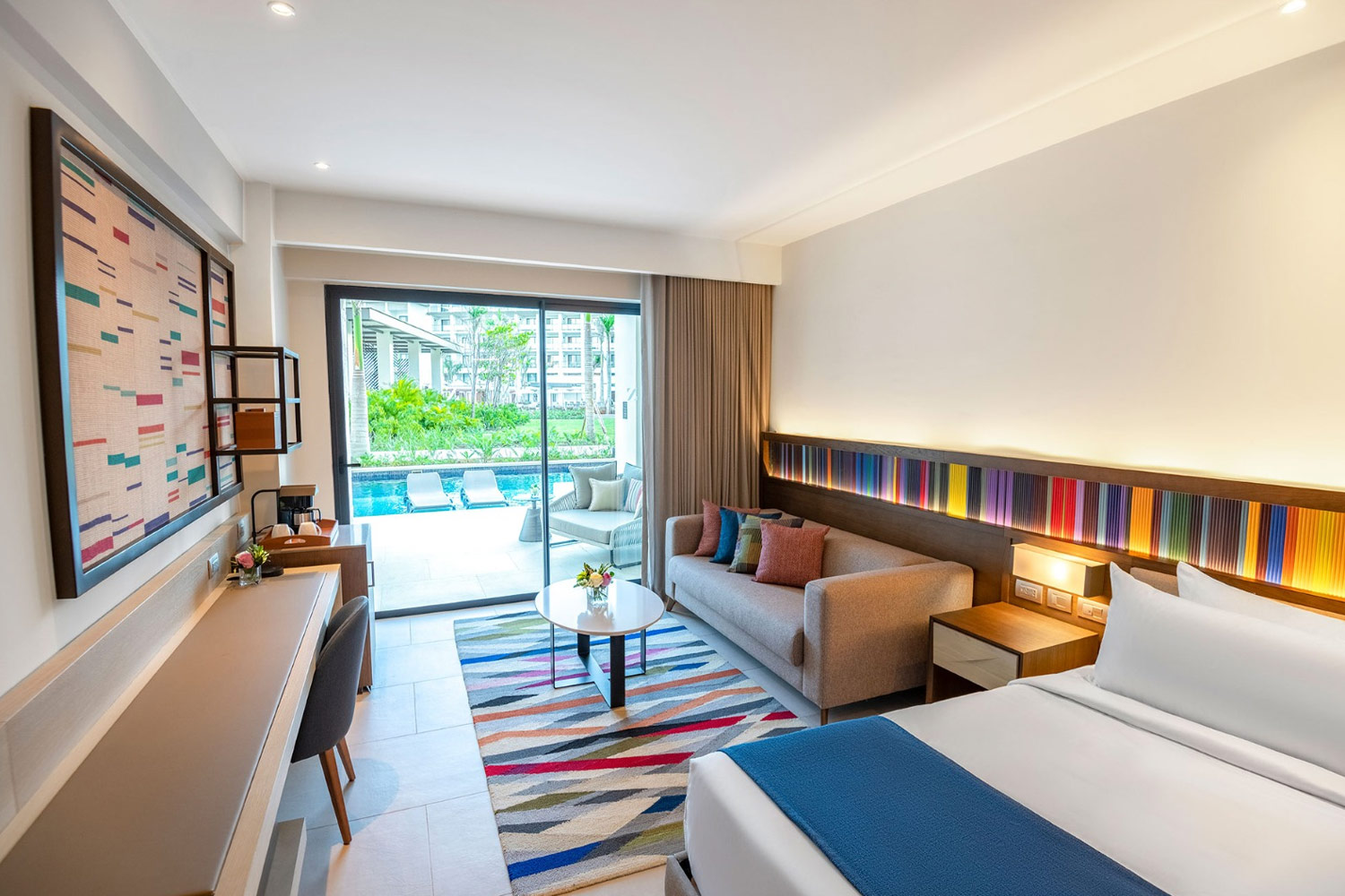 Club Junior Suite Swim Up Double LuxuriaVacations