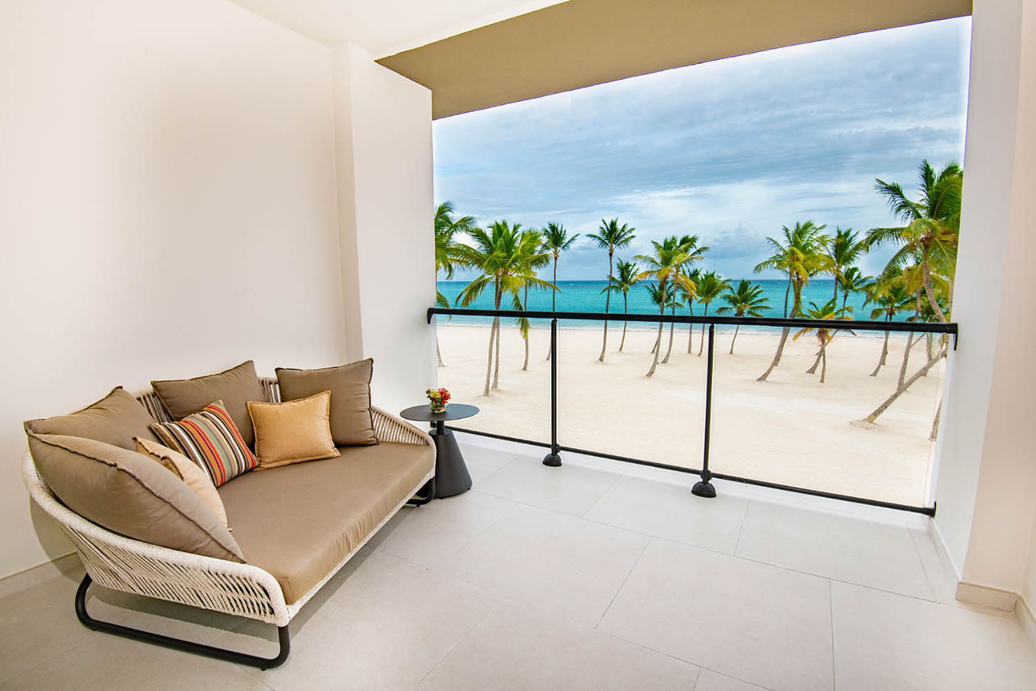 Club Ocean Front Junior Suite Double LuxuriaVacations